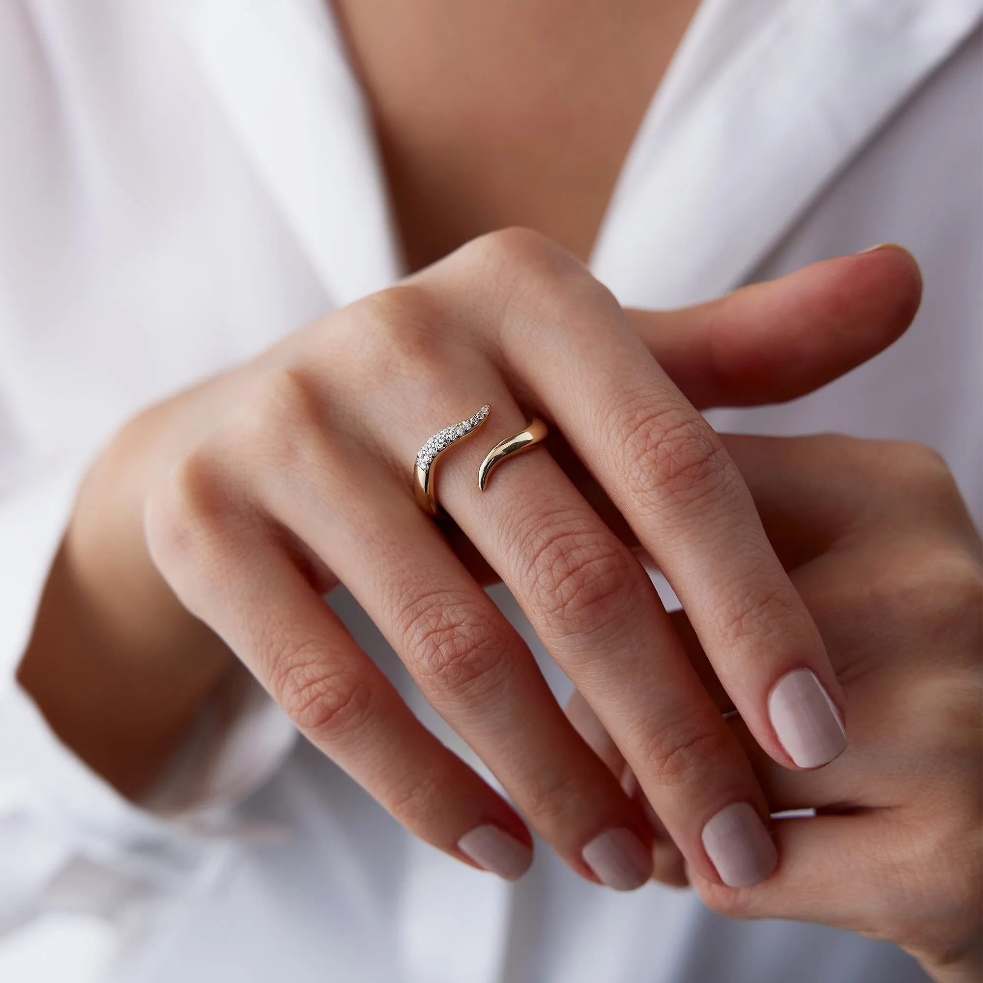 14k Gold Stoned Curved Ivy Ring