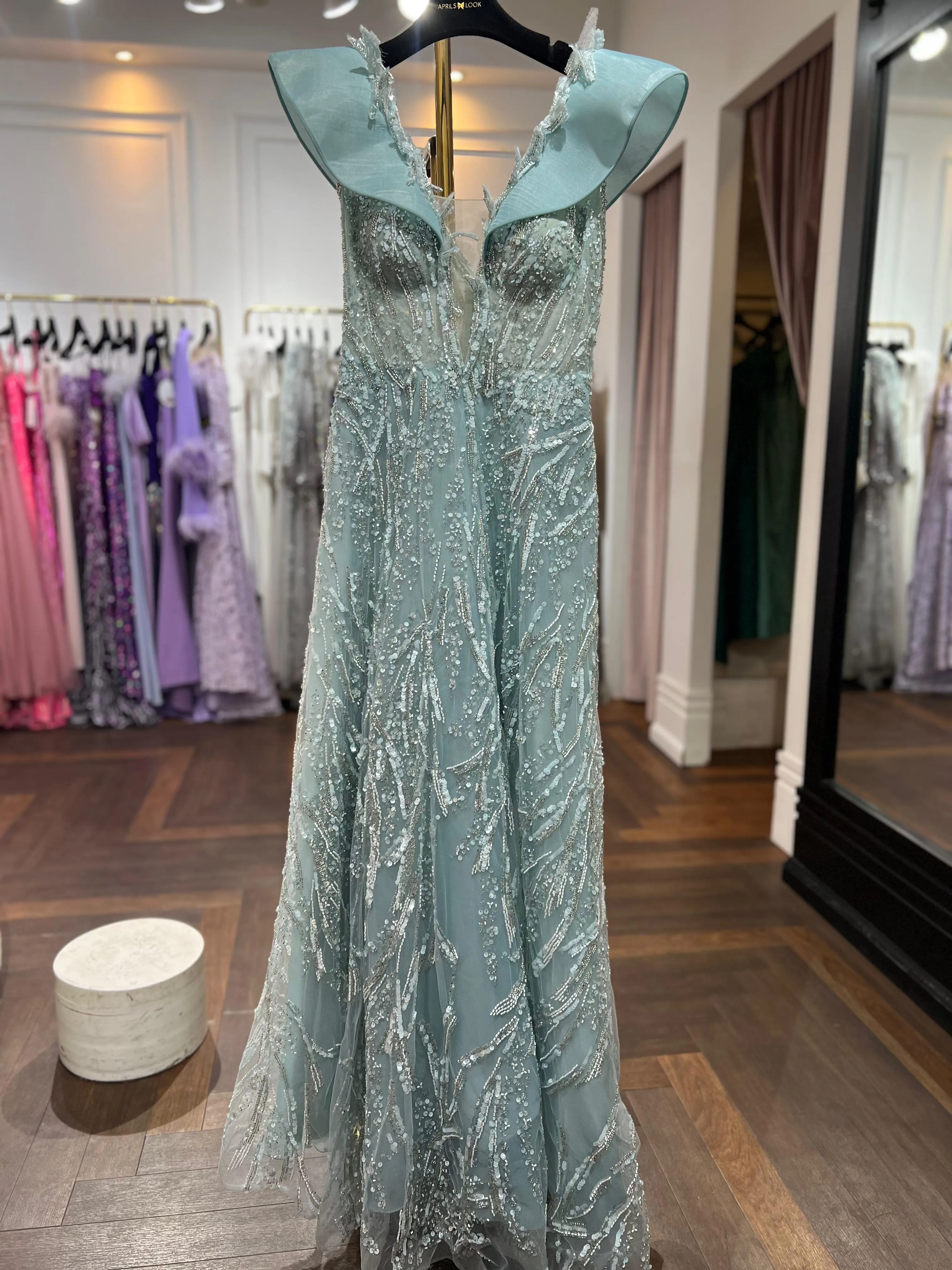 3928 MNM COUTURE