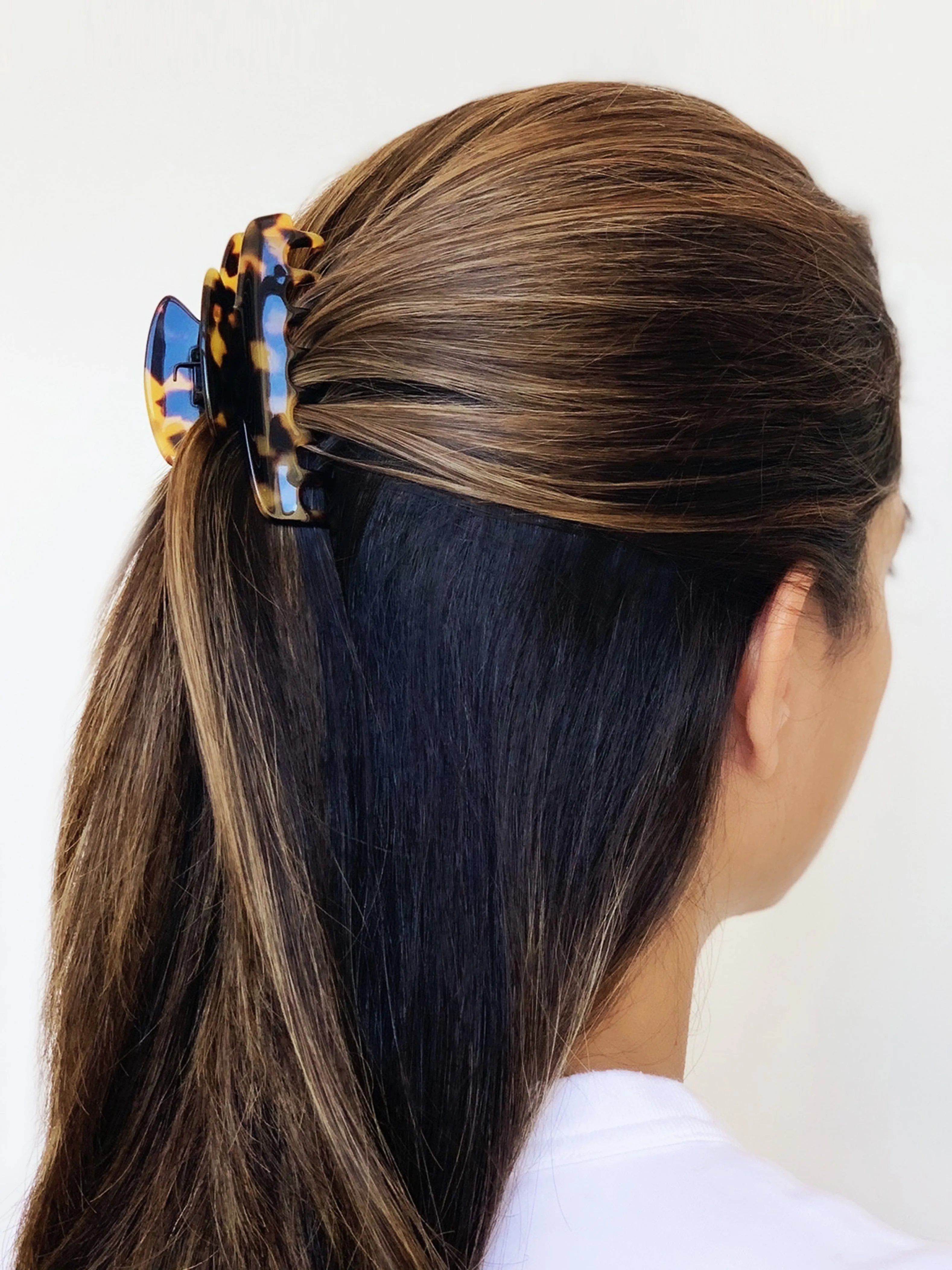 Alex Medium Leopard Claw Clip