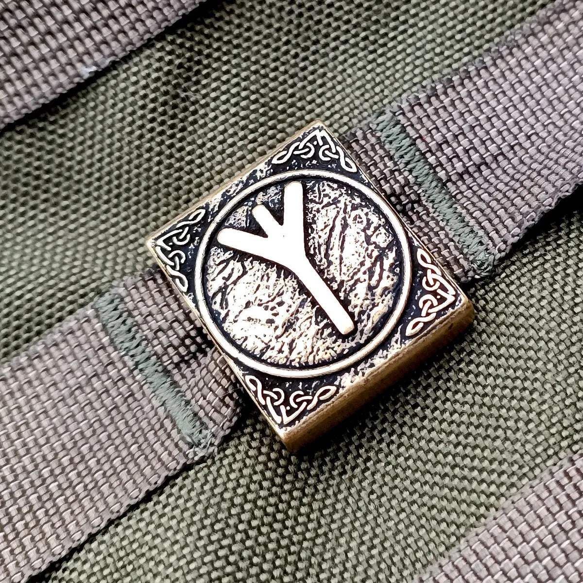 Algiz rune molle clip