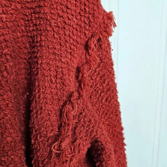 Anthropologie t.la Top Womens Size S Zuri Fringed Red V-Neck Jumper Sweatshirt