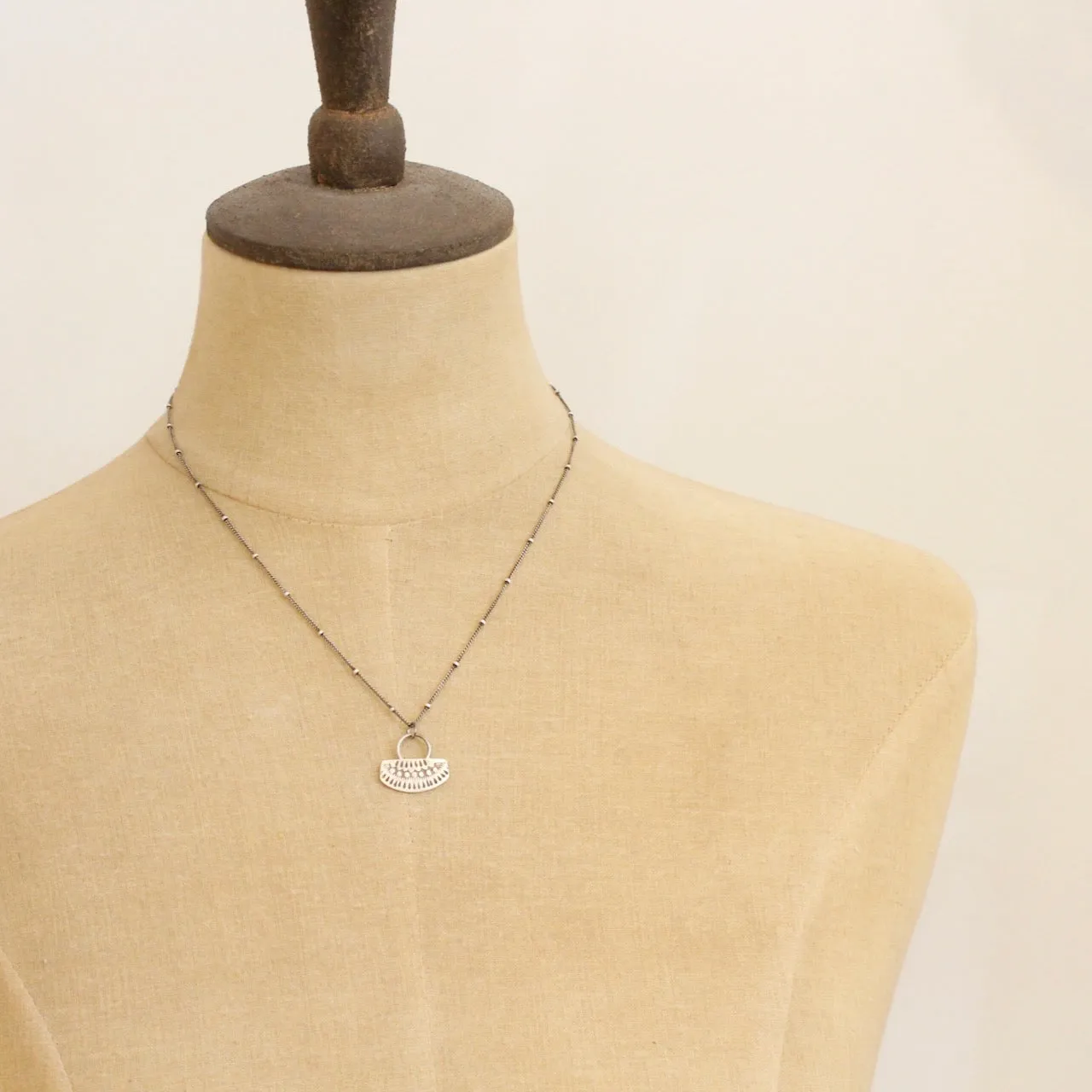 Asmi Short Loop Necklace