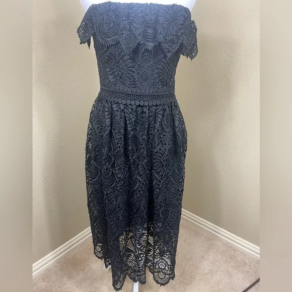 beautiful Shoshanna size 8 black lace strapless dress with Pockets