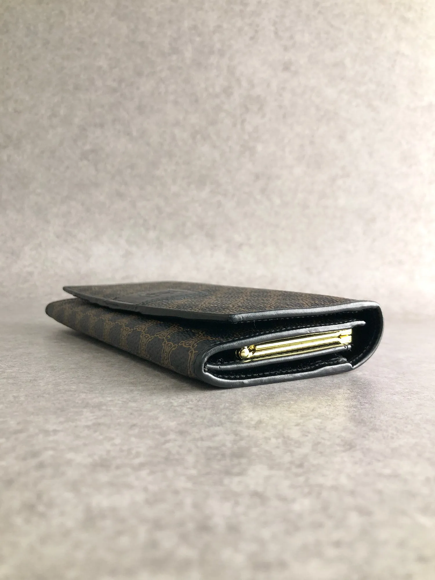 CELINE Macadam Blason Long Wallet Black Vintage nvvpfx