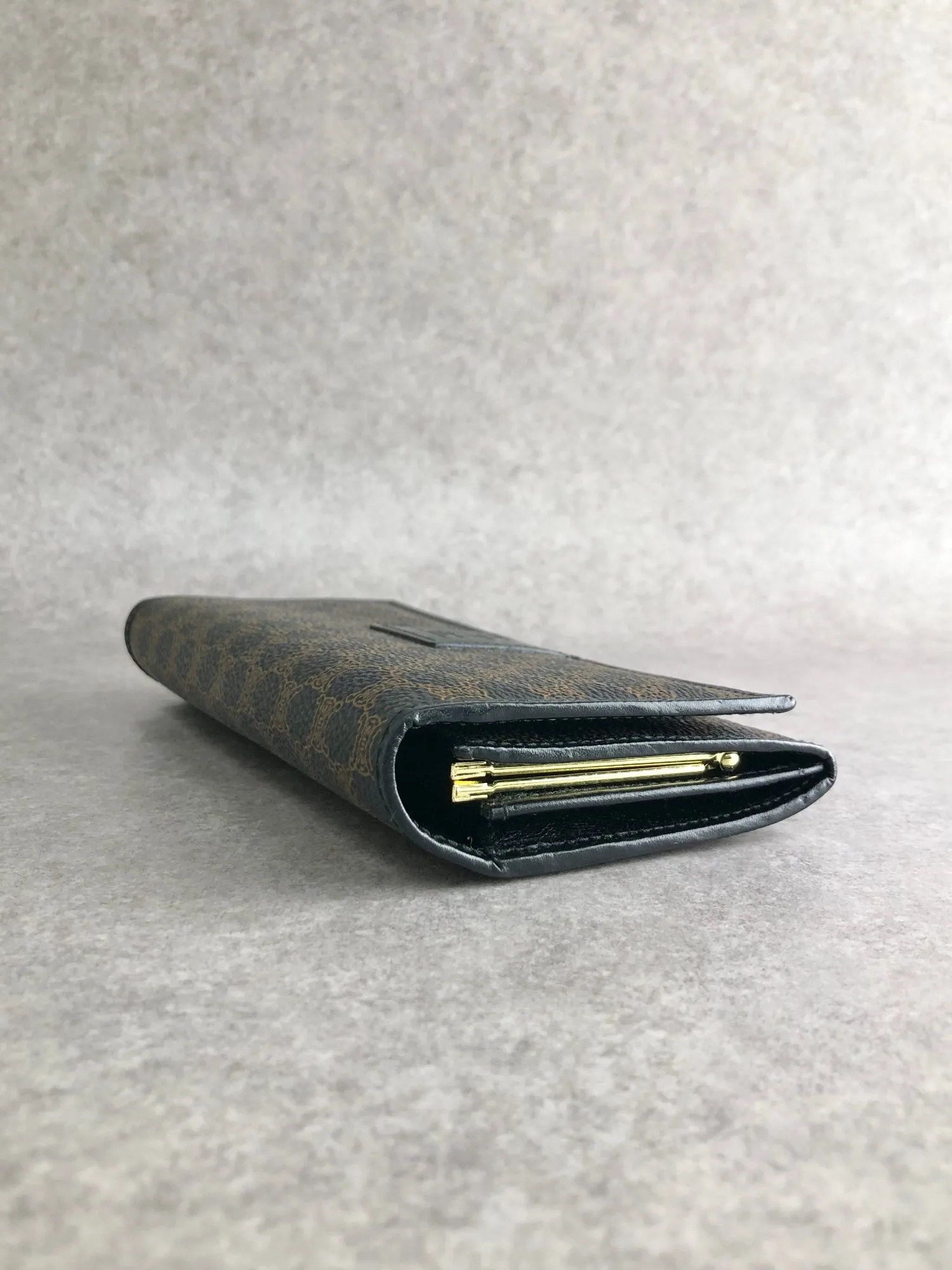 CELINE Macadam Blason Long Wallet Black Vintage nvvpfx
