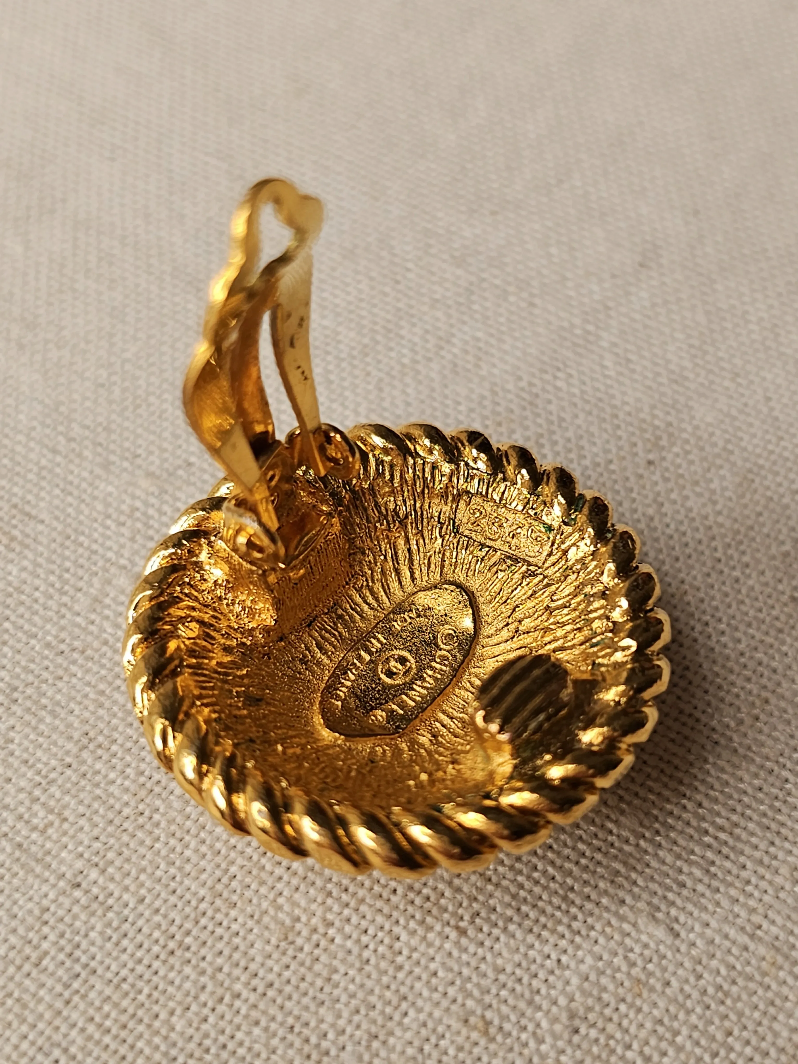 Chanel earring one piece Clip on