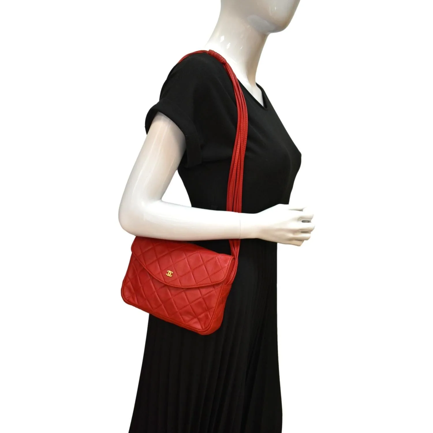 CHANEL Vintage Flap Lambskin Leather Shoulder Bag Red