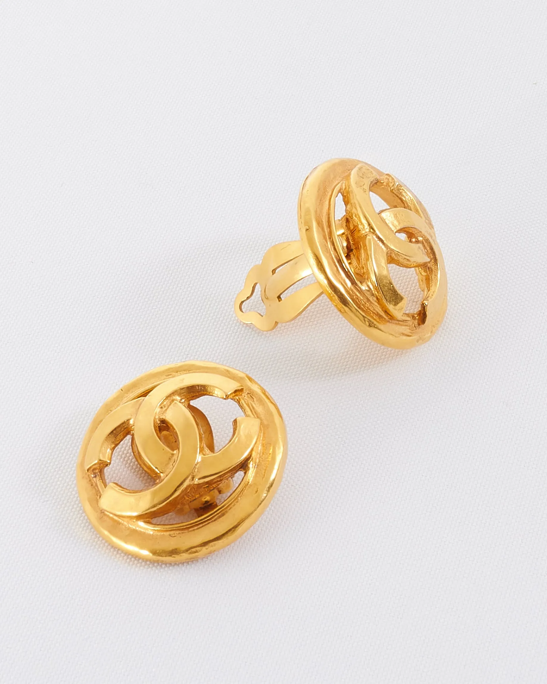 Chanel Vintage Gold CC Clip On Earrings