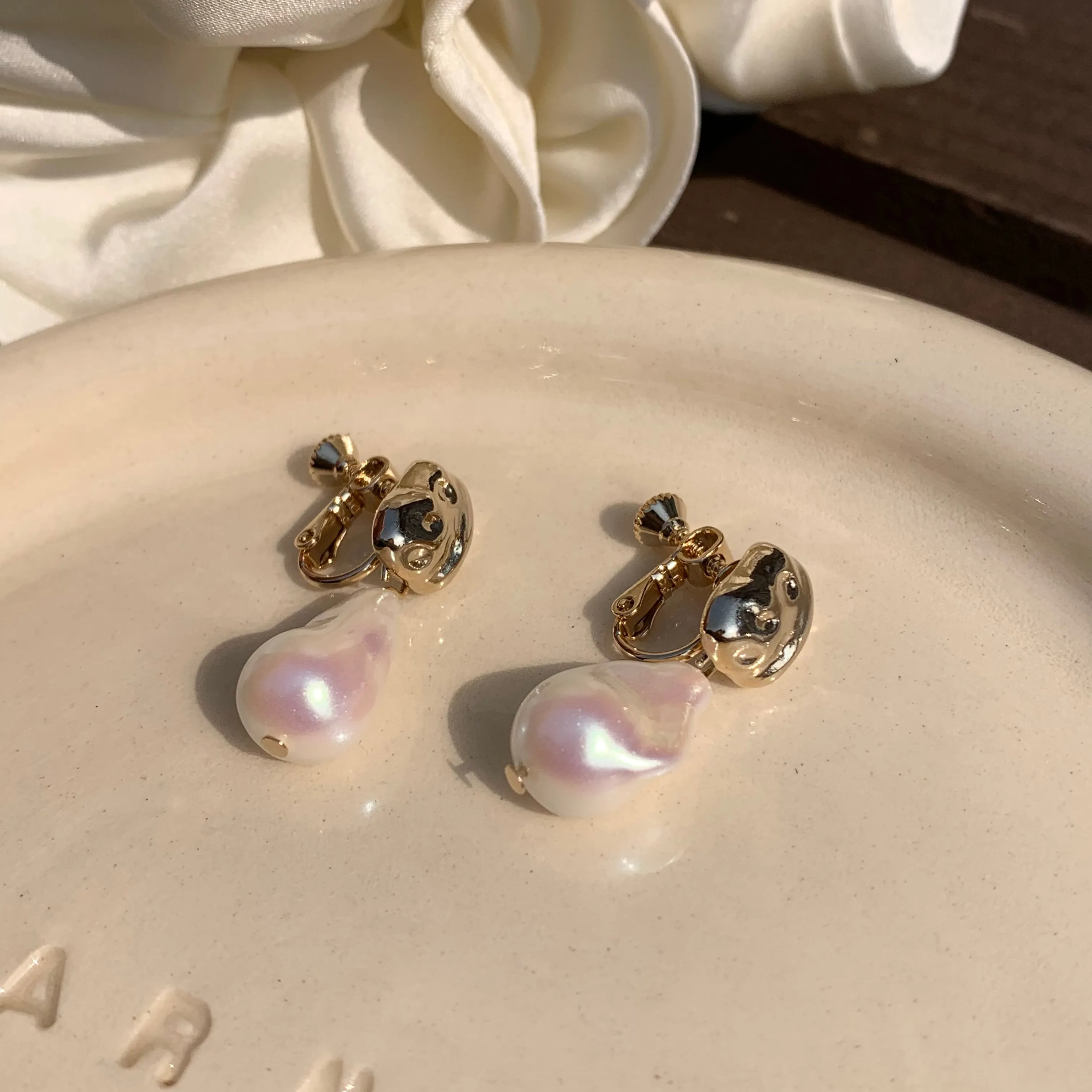 [Clip on] Ella's Large Baroque Shape Pearl Dangle with Gold Stud Earrings