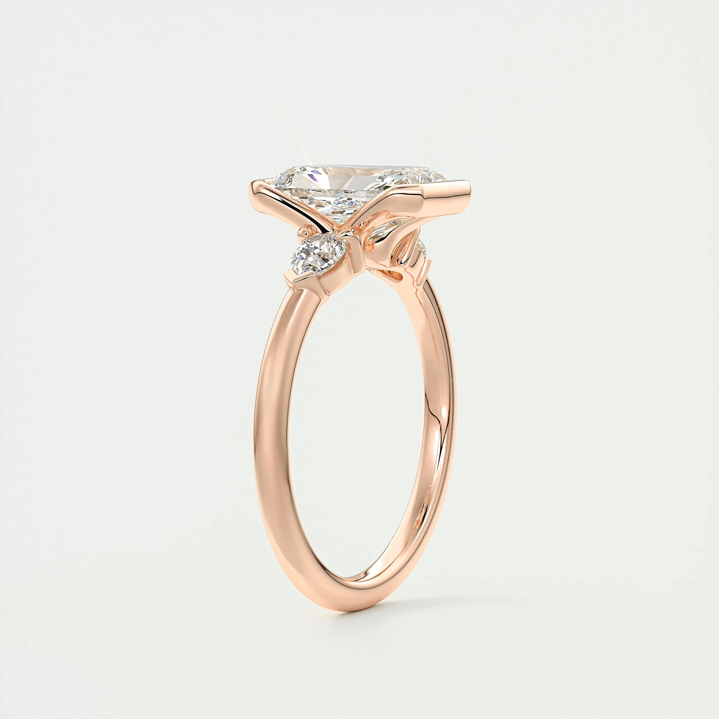 Clutch Three Stone | Radiant & Pears