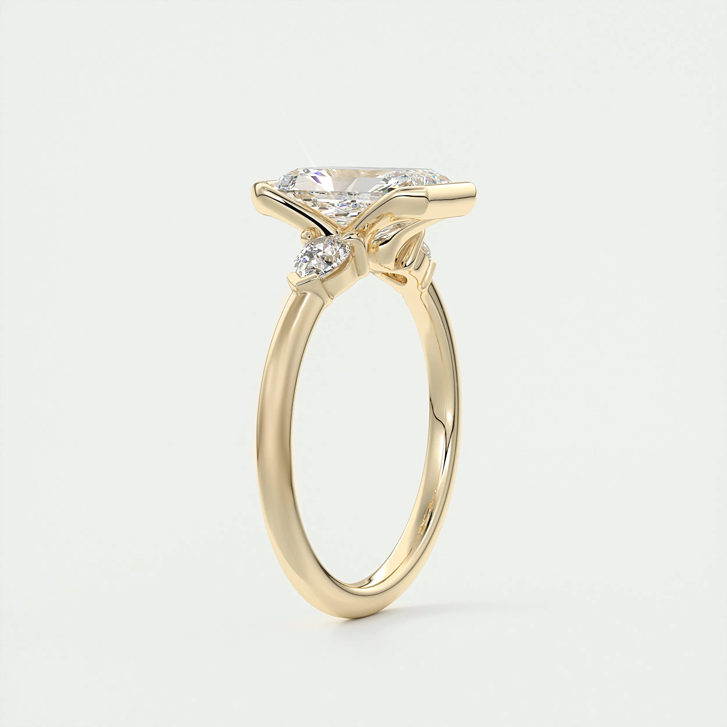 Clutch Three Stone | Radiant & Pears