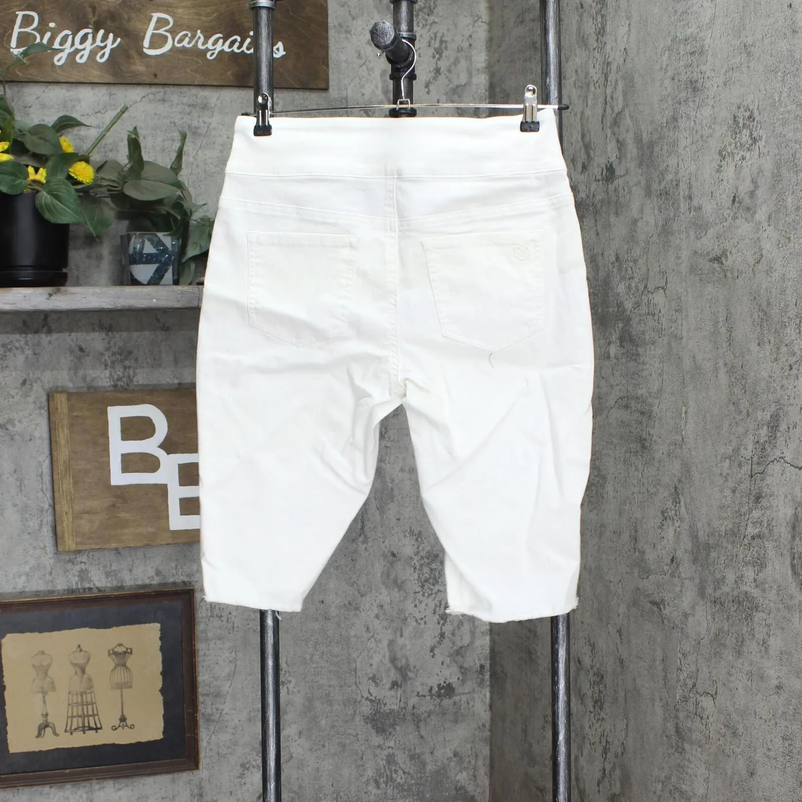 DG2 Womens Classic Stretch Pull-On Bermuda Short. 697721 697721 Ivory White M