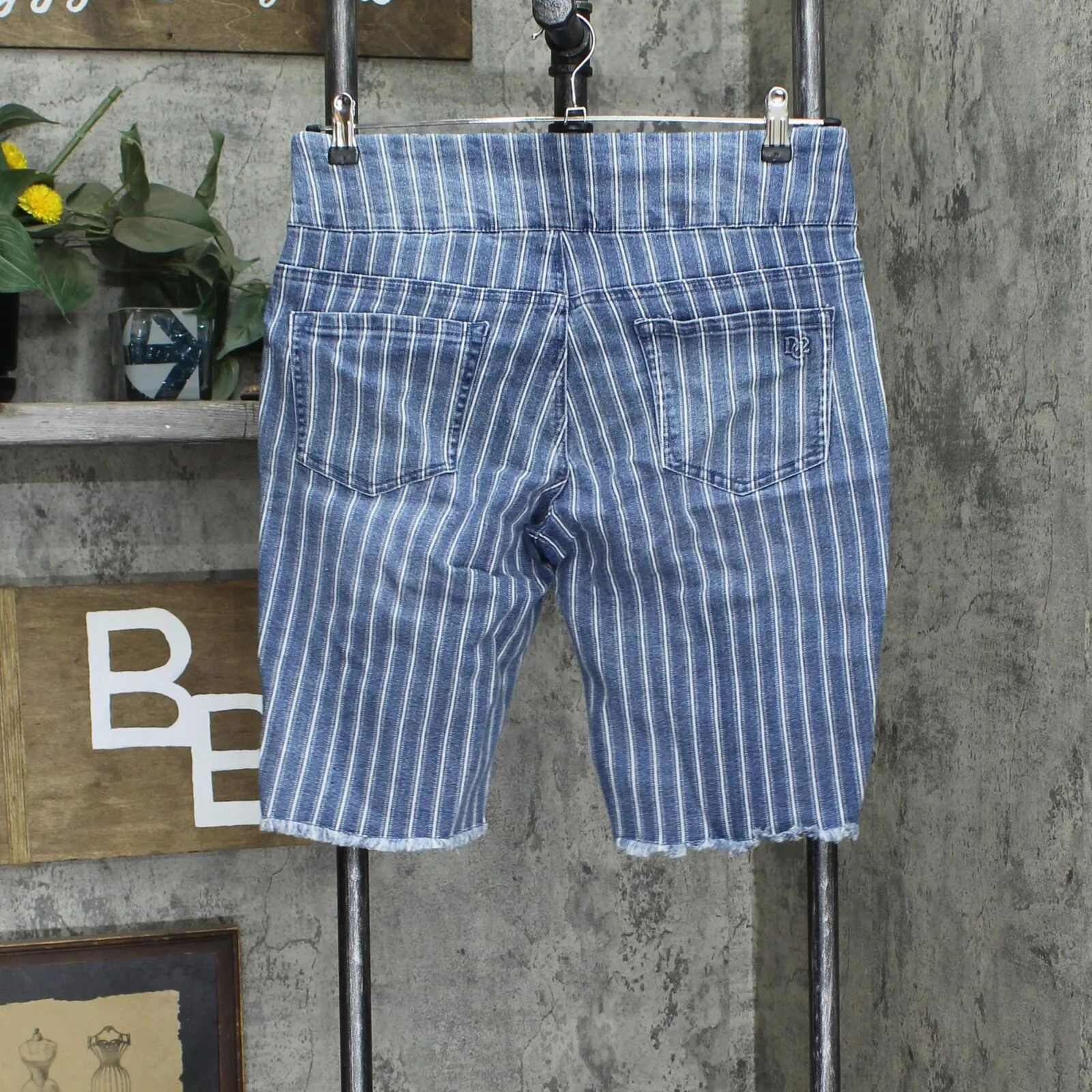DG2 Womens Classic Stretch Pull-On Bermuda Short Midtone Stripe Blue PL