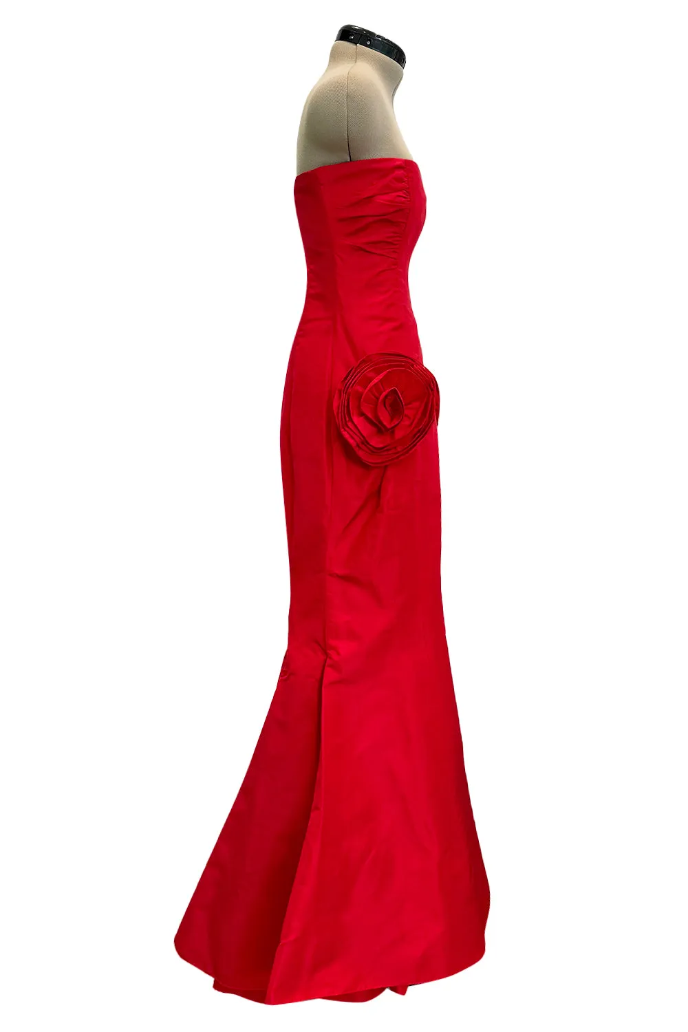 Fall 2004 Valentino Runway Look 53 Strapless red dress w Flowers on the Hips