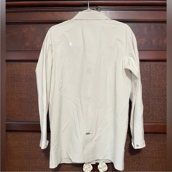 Figs Coro Profesional Lightweight Raincoat Cream Water Resistant Size S