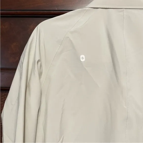 Figs Coro Profesional Lightweight Raincoat Cream Water Resistant Size S