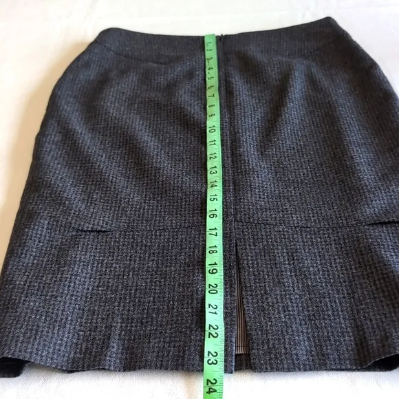 GUNEX Italian Made Wool Pencil Skirt w/ Unique Pleating Women's Size 4