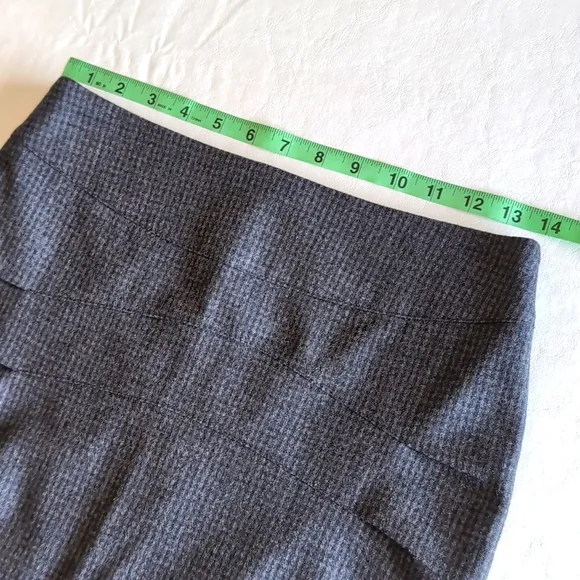 GUNEX Italian Made Wool Pencil Skirt w/ Unique Pleating Women's Size 4