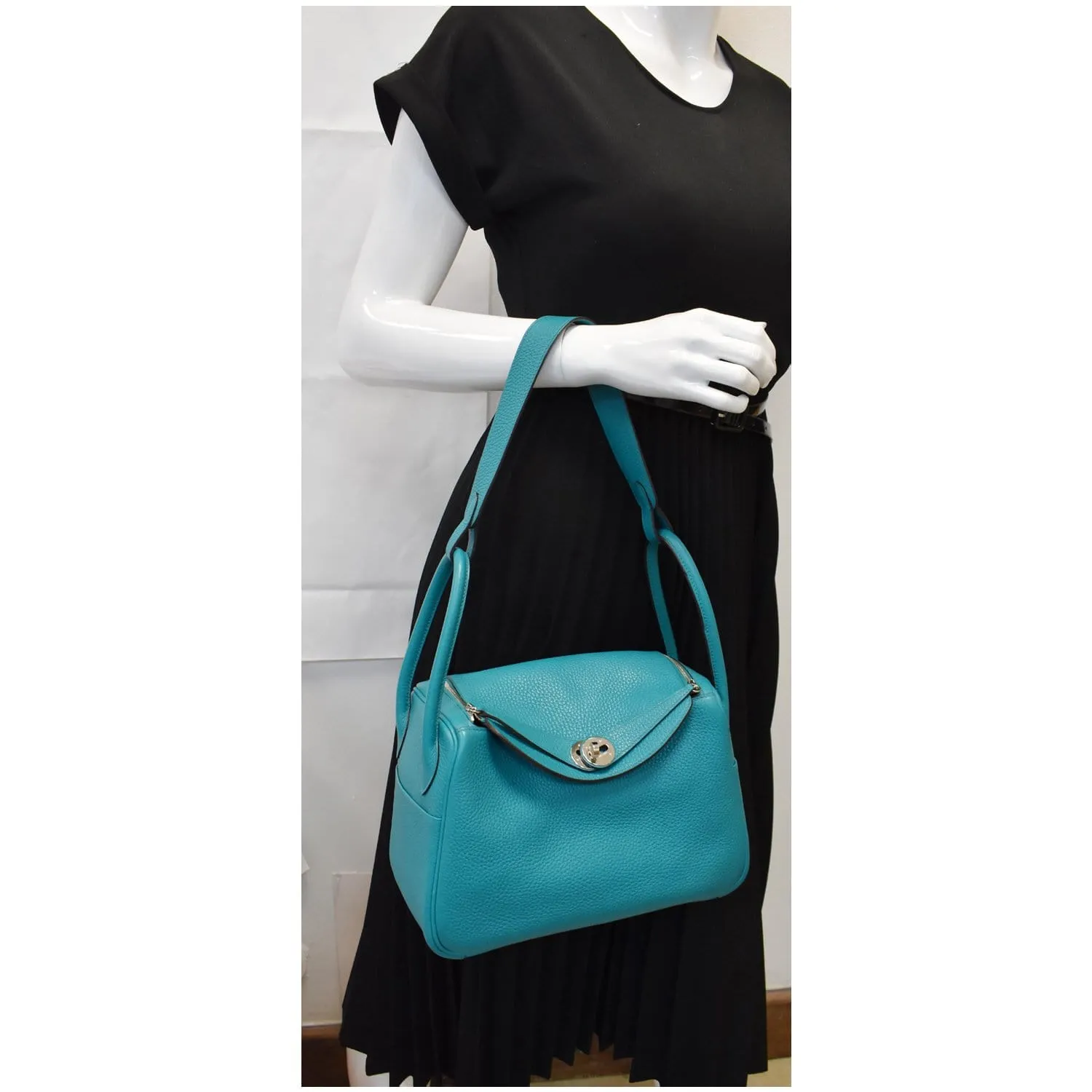 HERMES Lindy 26cm Clemence Leather Shoulder Bag Teal - 25% OFF