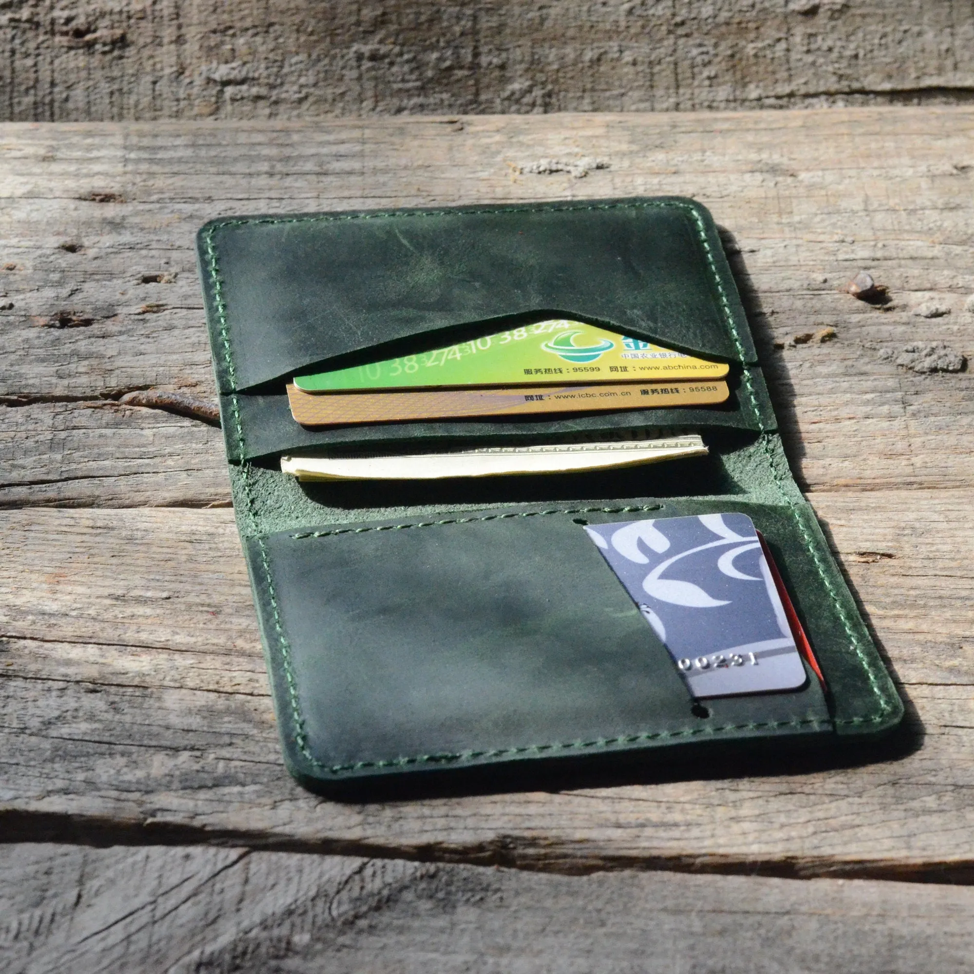 JJNUSA Bifold Wallet, Men's Minimalist Card Holder Distressed Leather Wallet  Green