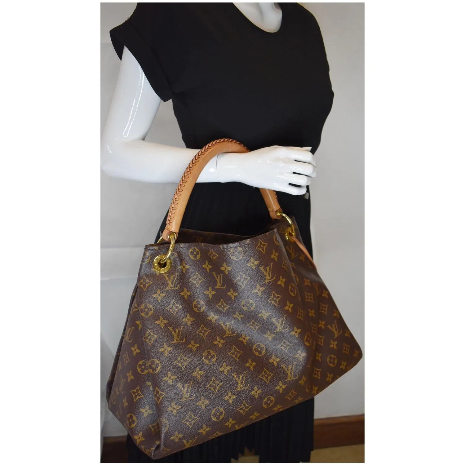 LOUIS VUITTON Artsy MM Monogram Canvas Shoulder Bag Brown