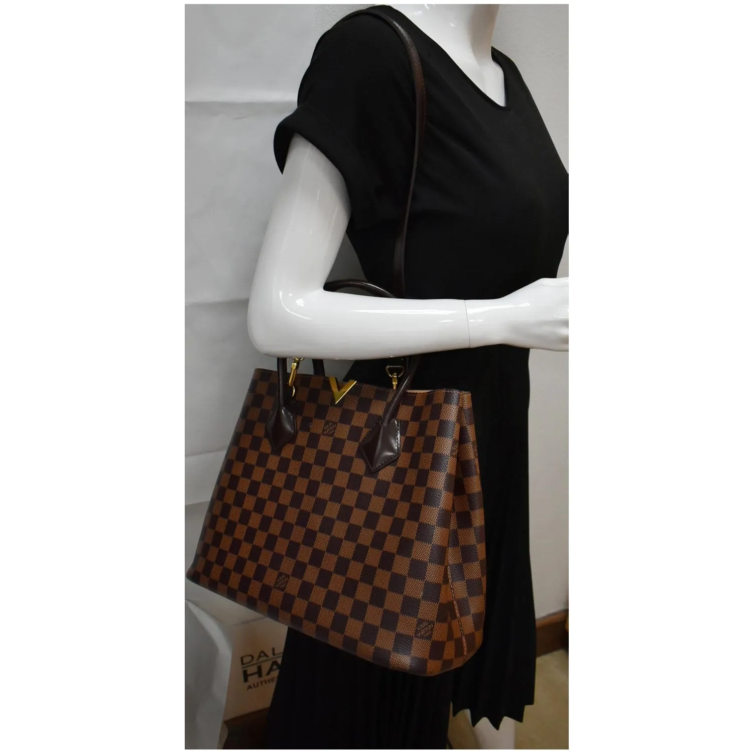 LOUIS VUITTON Kensington Damier Ebene Shoulder Bag Brown