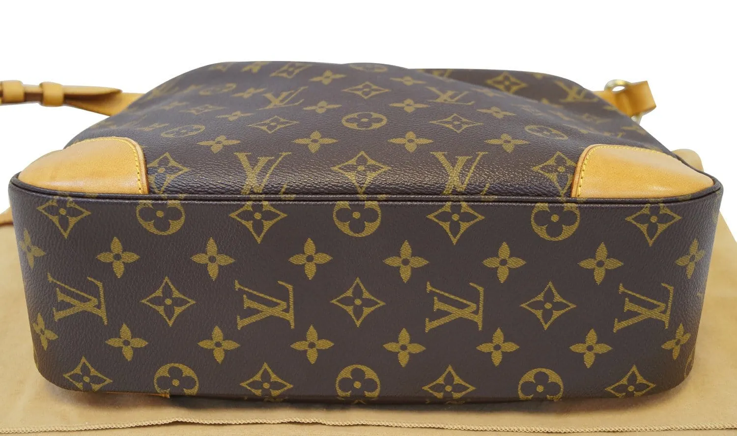 LOUIS VUITTON Monogram Boulogne 30 Shoulder Bag