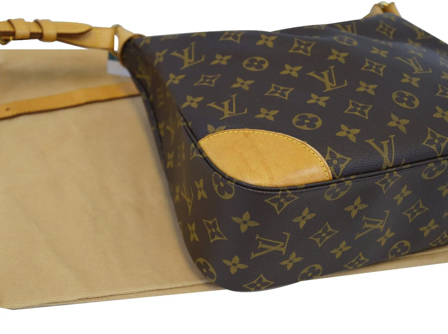 LOUIS VUITTON Monogram Boulogne 30 Shoulder Bag