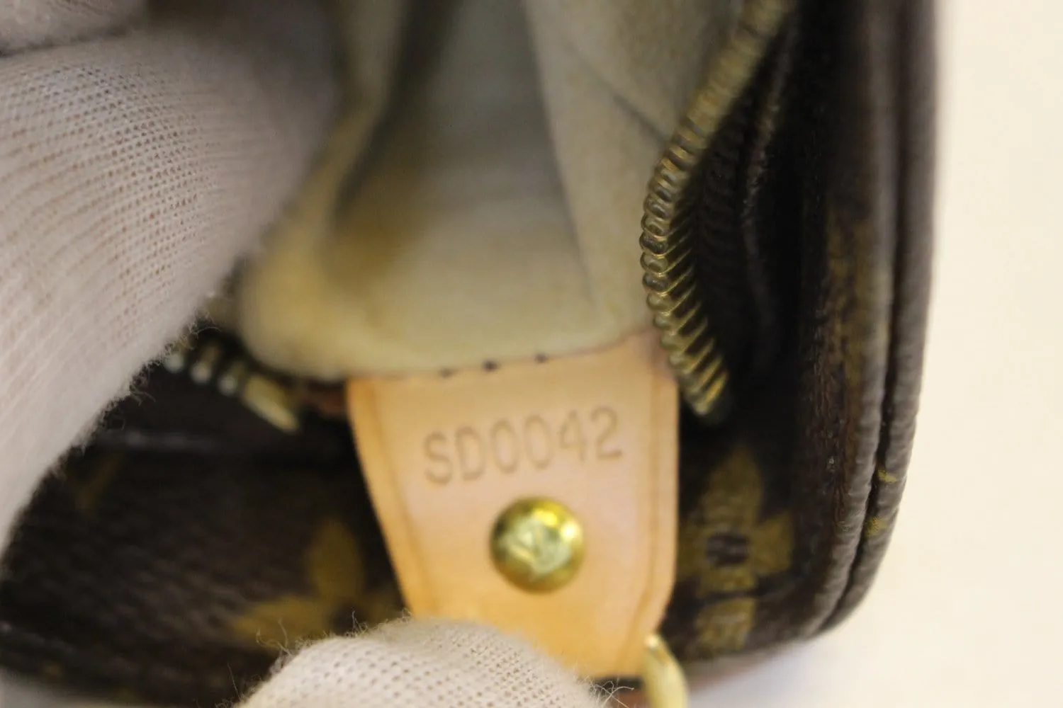 LOUIS VUITTON Monogram Canvas Looping GM Brown Shoulder Bag