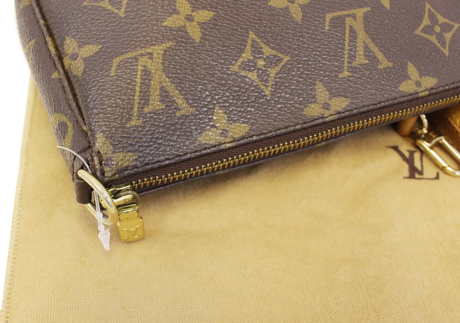 LOUIS VUITTON Monogram Pochette Accessoires Long Shoulder Pouch