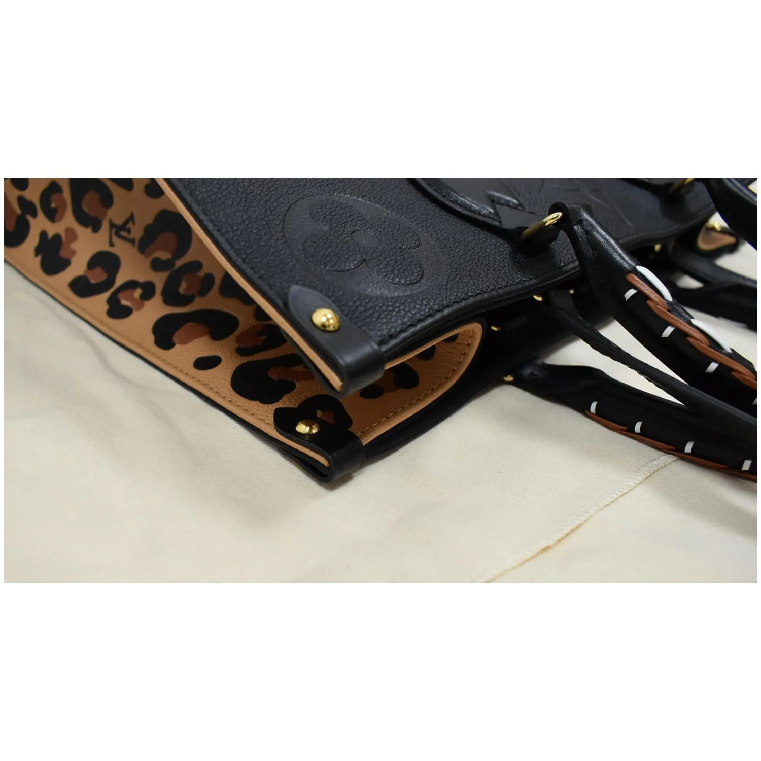 LOUIS VUITTON Onthego MM Wild At Heart Leather Shoulder Bag Black