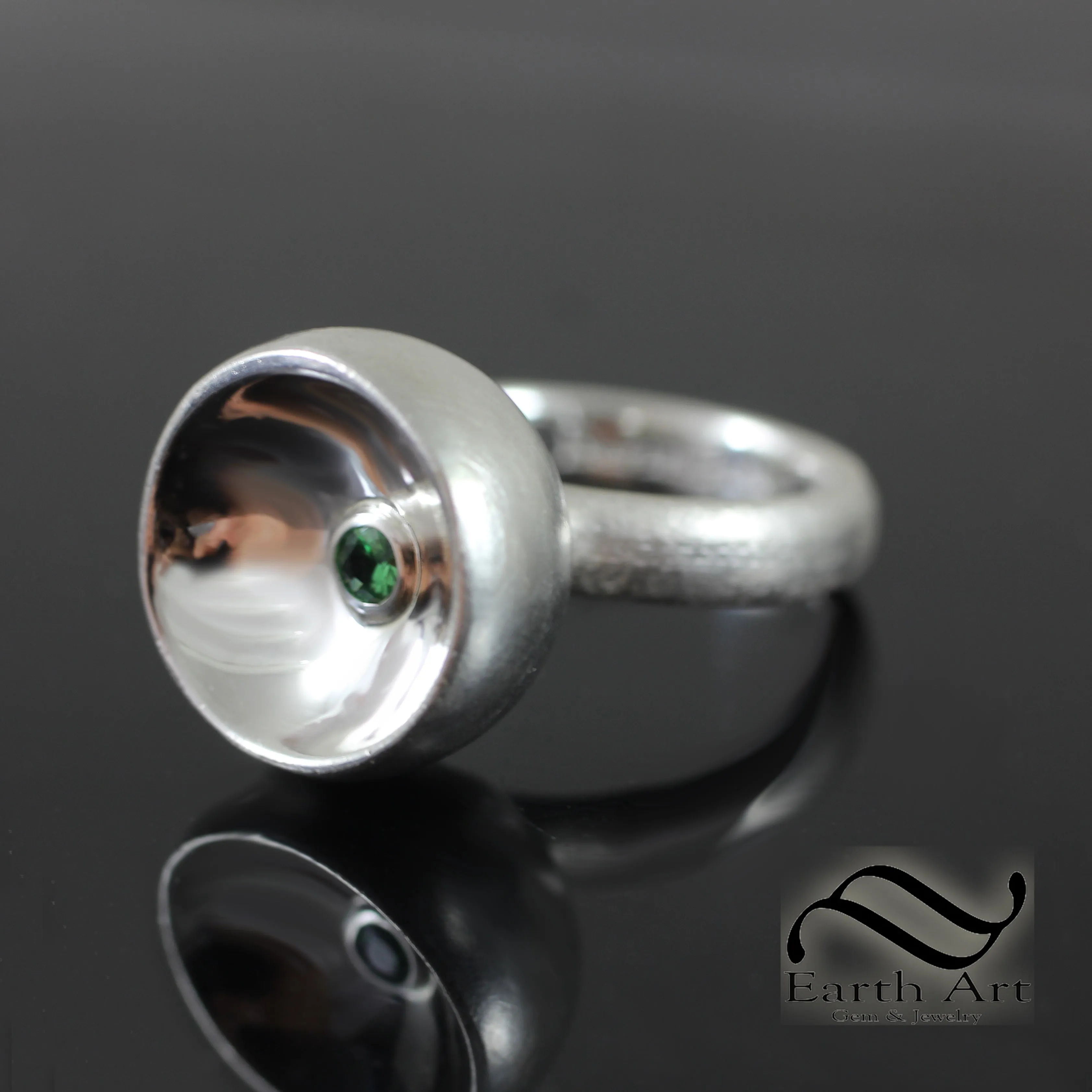 Minimalist Hollow Form Cup ring - Tsavorite garnet