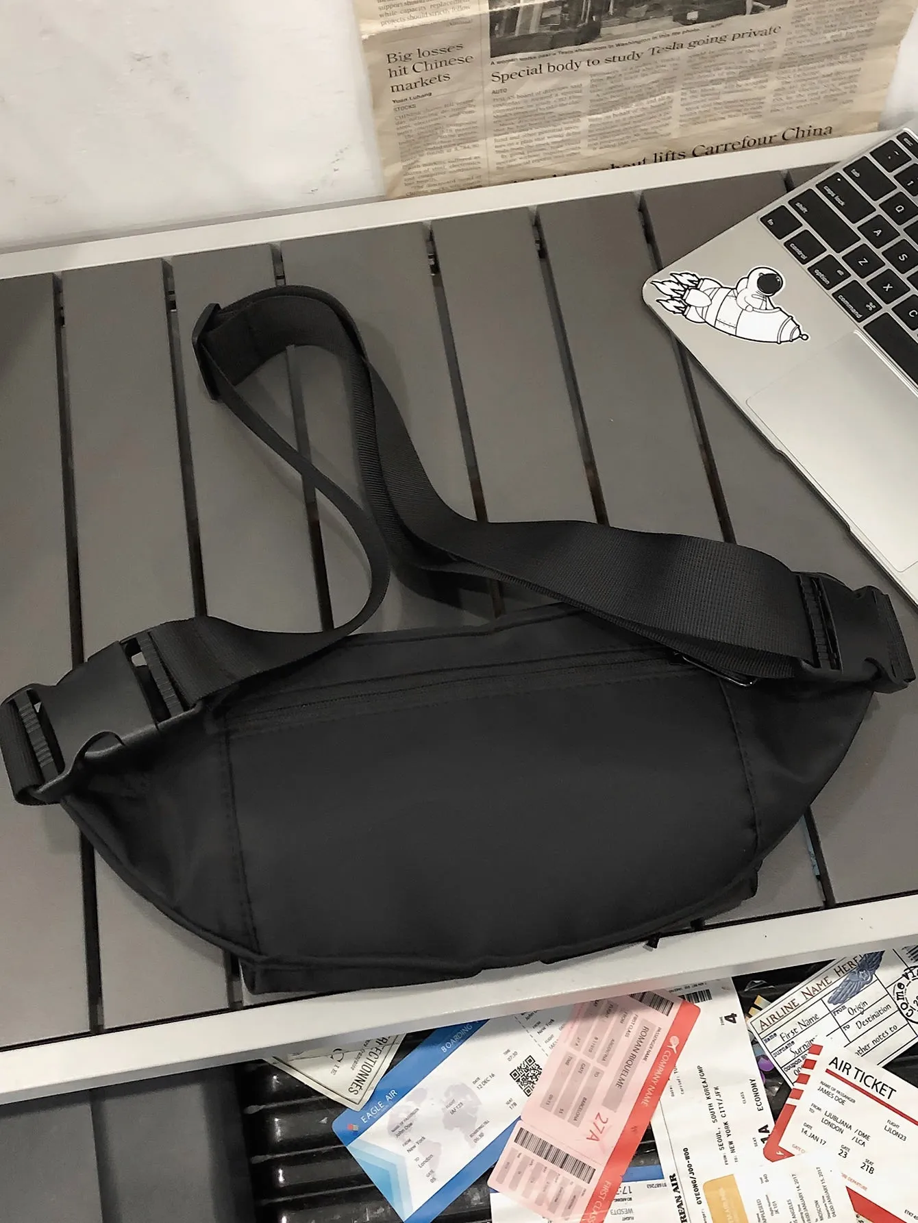 Minimalist Pocket Front Fanny Pack  - Black