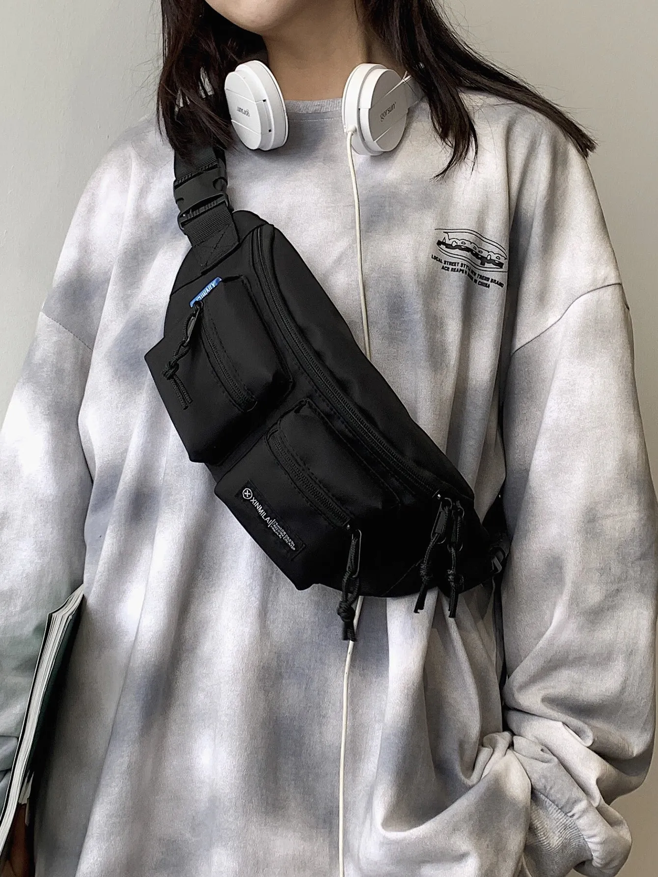 Minimalist Pocket Front Fanny Pack  - Black