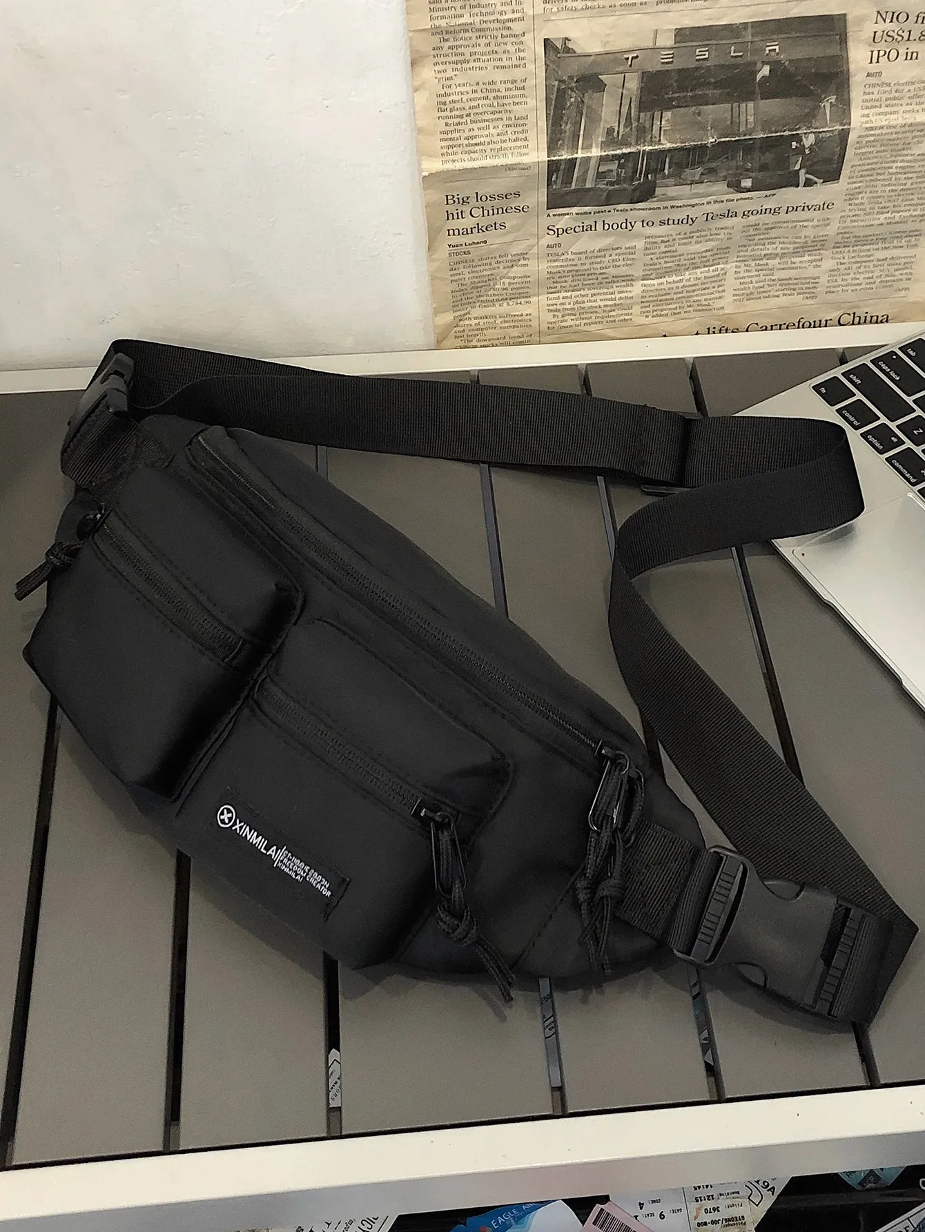 Minimalist Pocket Front Fanny Pack  - Black