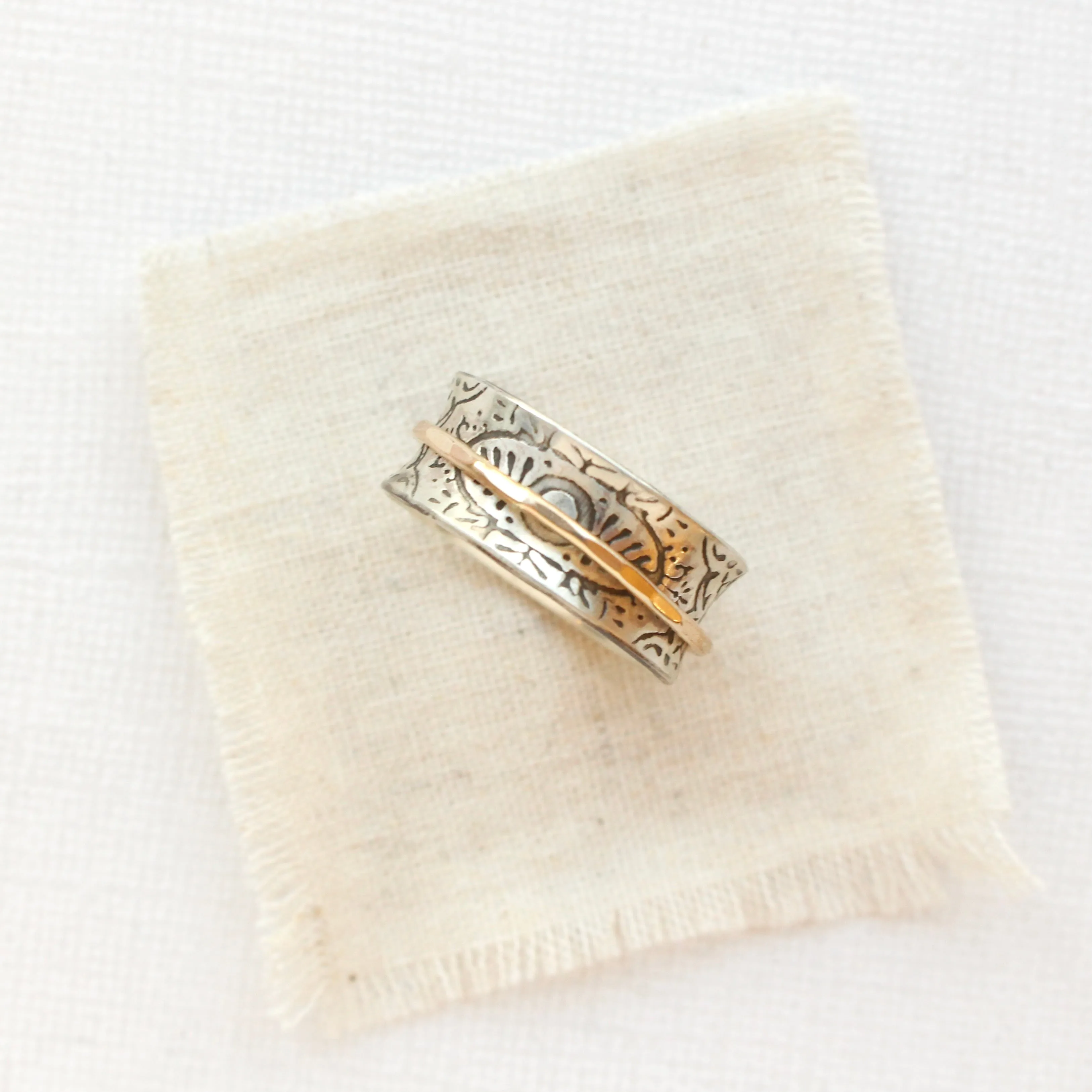 Mixed Metal Pattern Spinner Ring