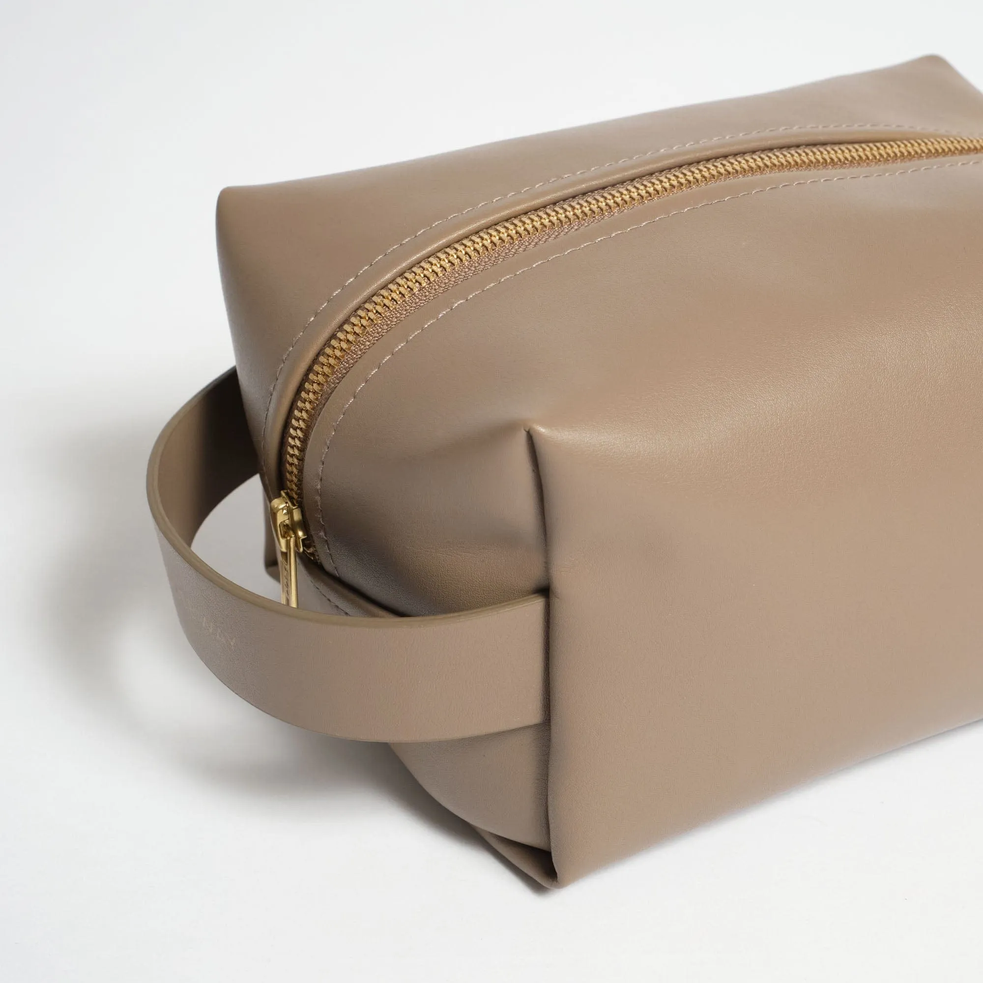 Oleatex Vegan Olive Leather Classic Washbag S | Mocha Brown