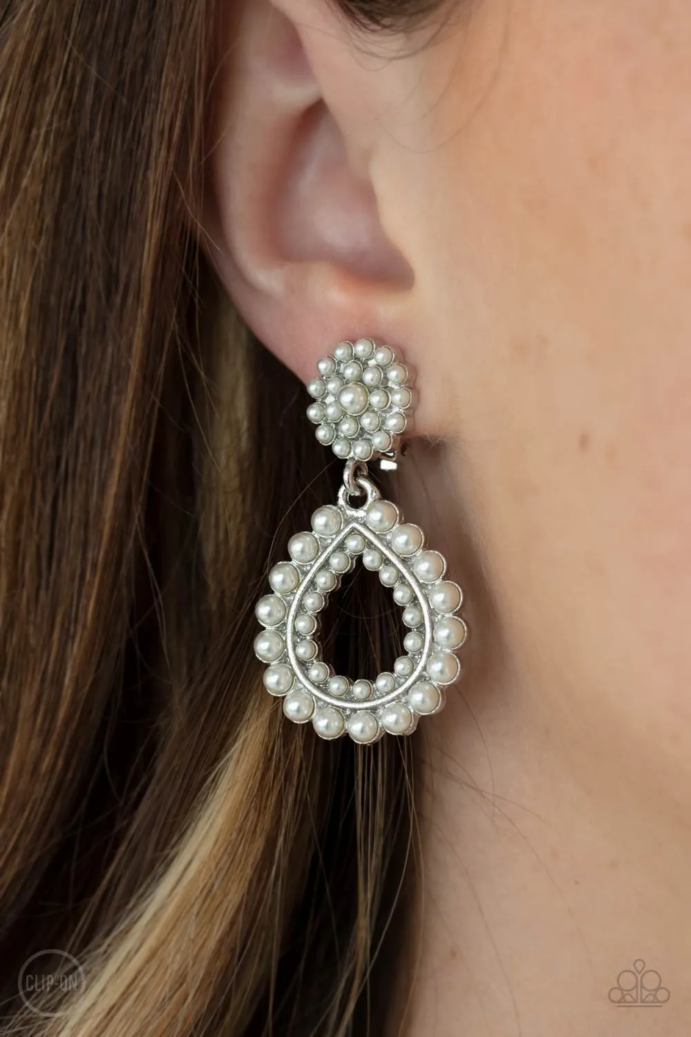 Paparazzi  - Discerning Droplets - White Pearl Clip-On Earrings