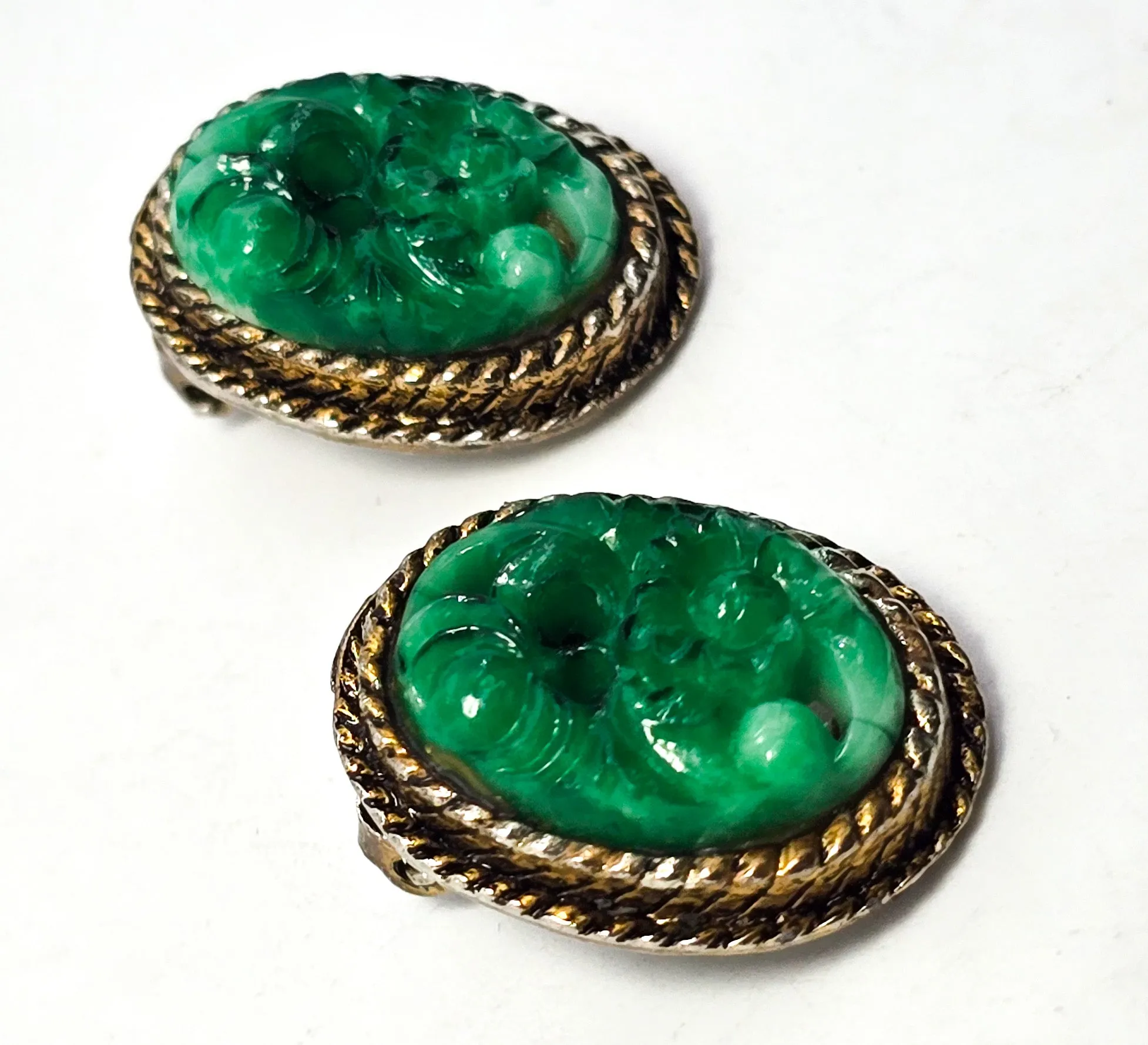 Pierced Jade glass lotus flower vintage retro gold toned mid century clip on earrings