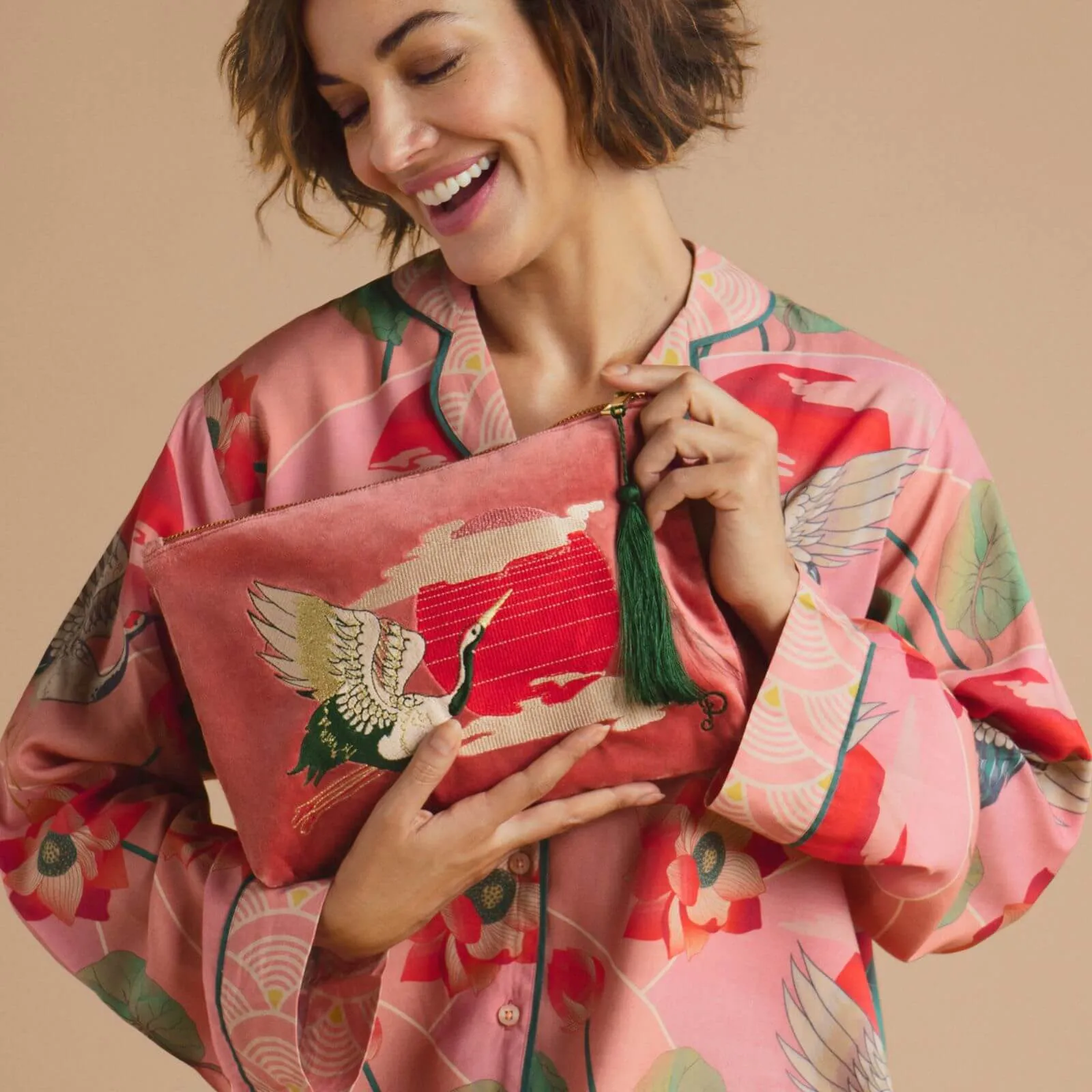 Powder Crane At Sunrise Velvet Zip Pouch - Pink