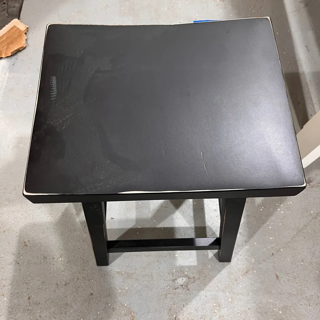 Saddle Stool splay leg