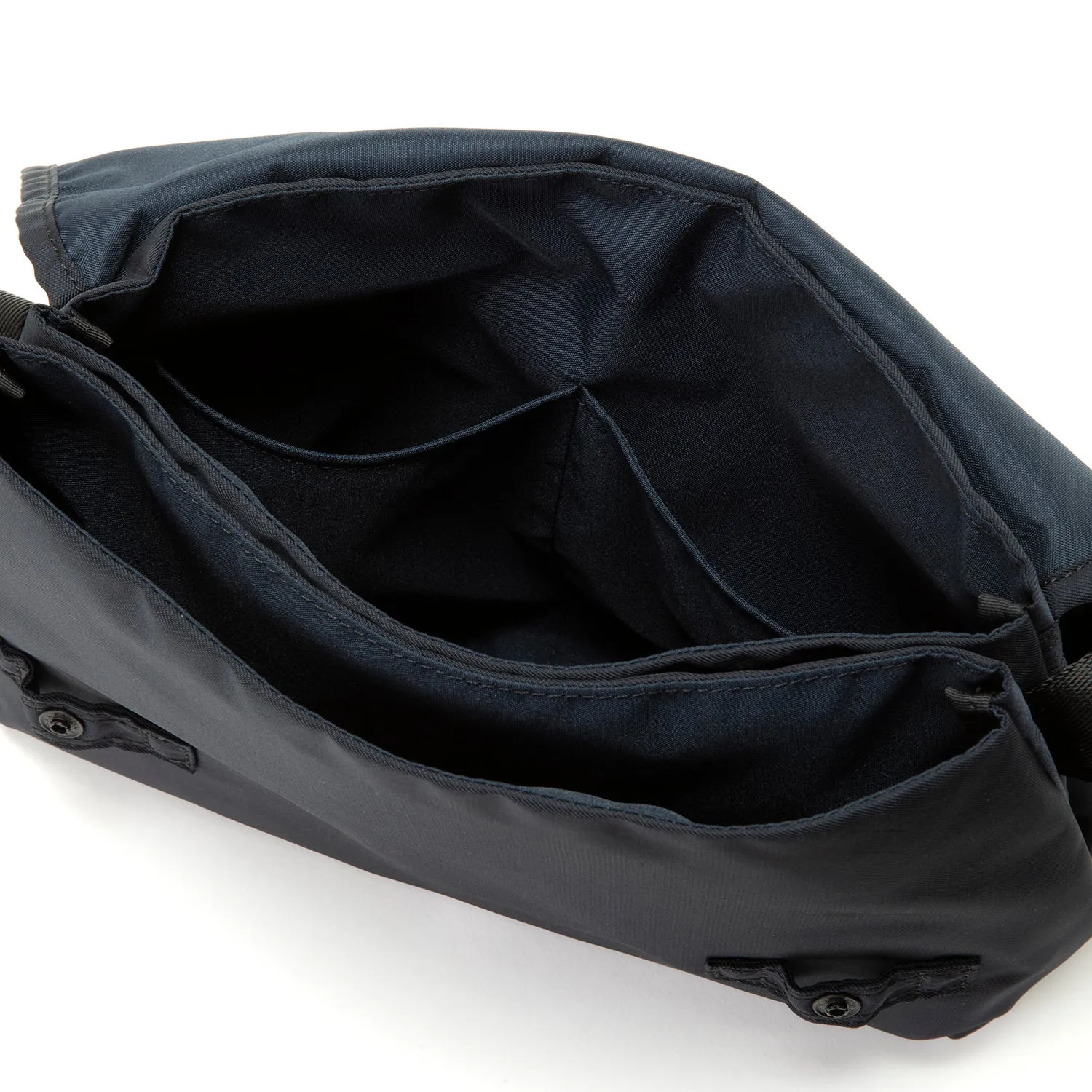 SiiLo | シーロ　Deep Blue 3-room Flap Shoulder