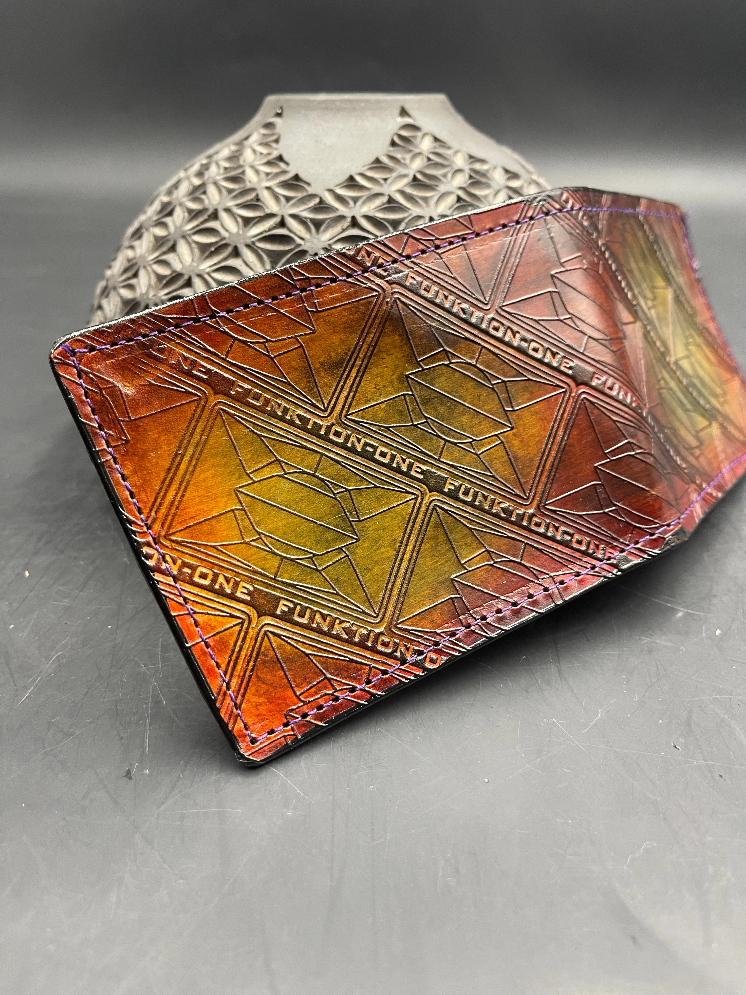 Stamped Leather Bifold Wallet - Funktions