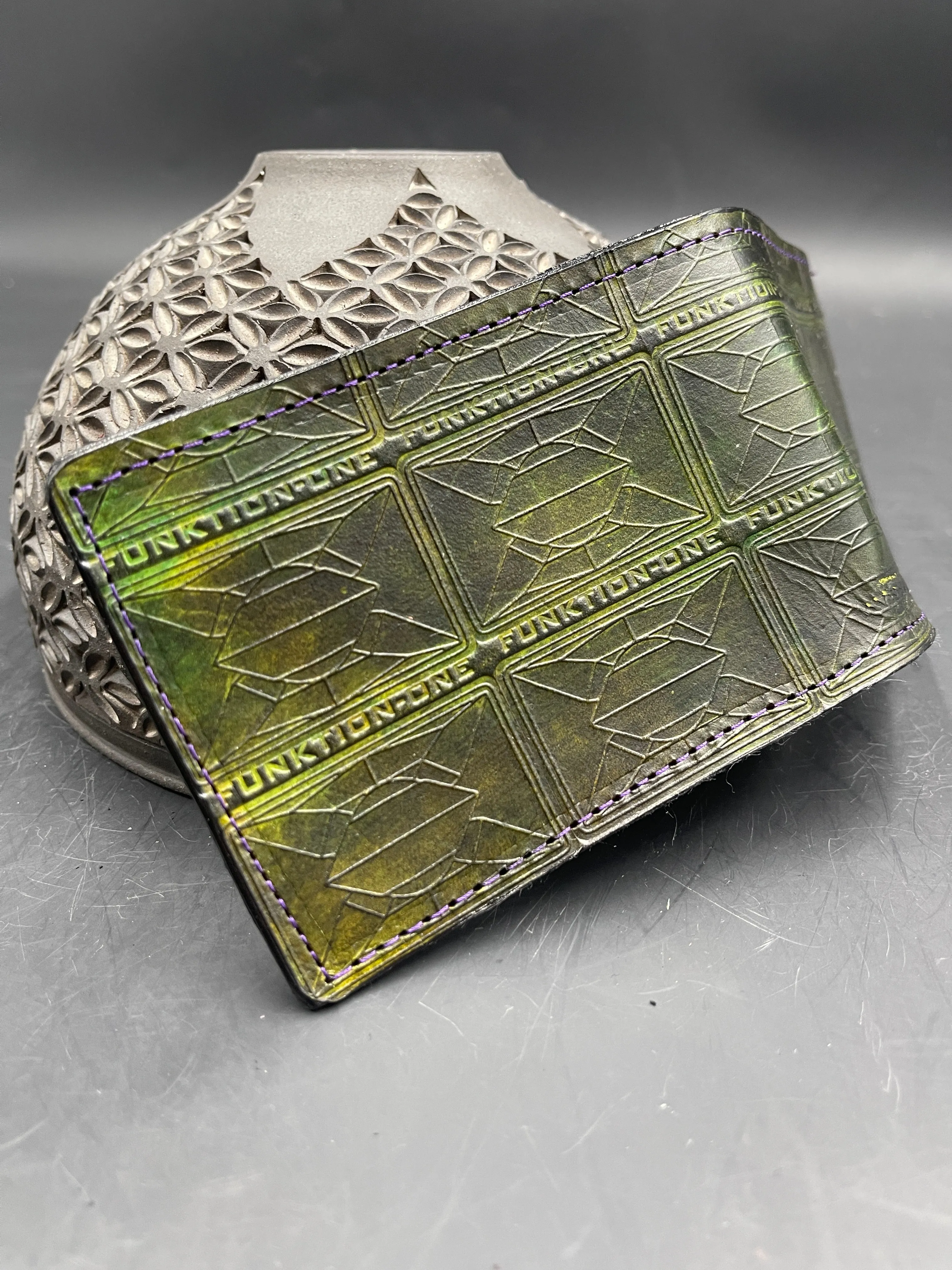 Stamped Leather Bifold Wallet - Funktions