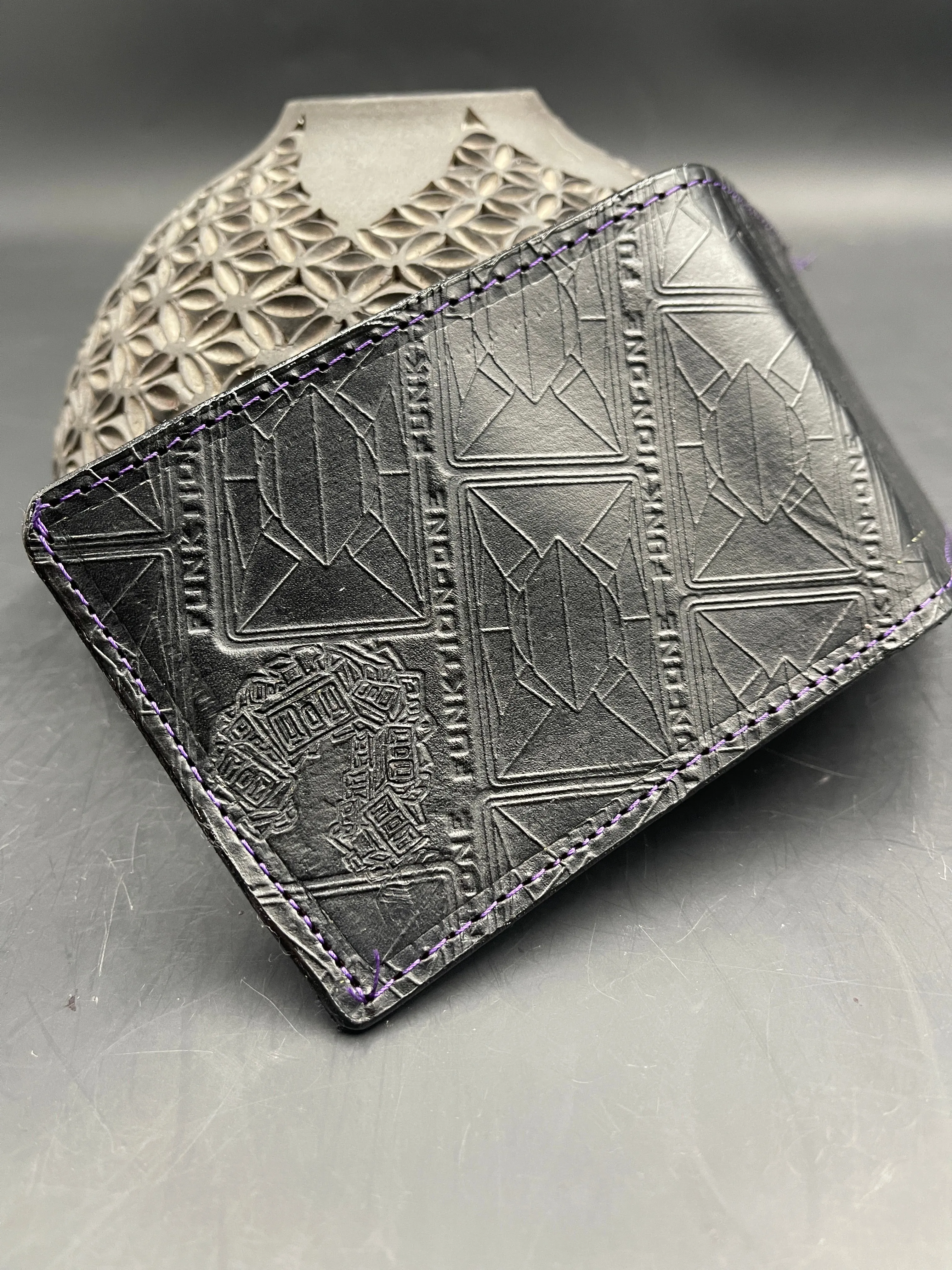 Stamped Leather Bifold Wallet - Funktions