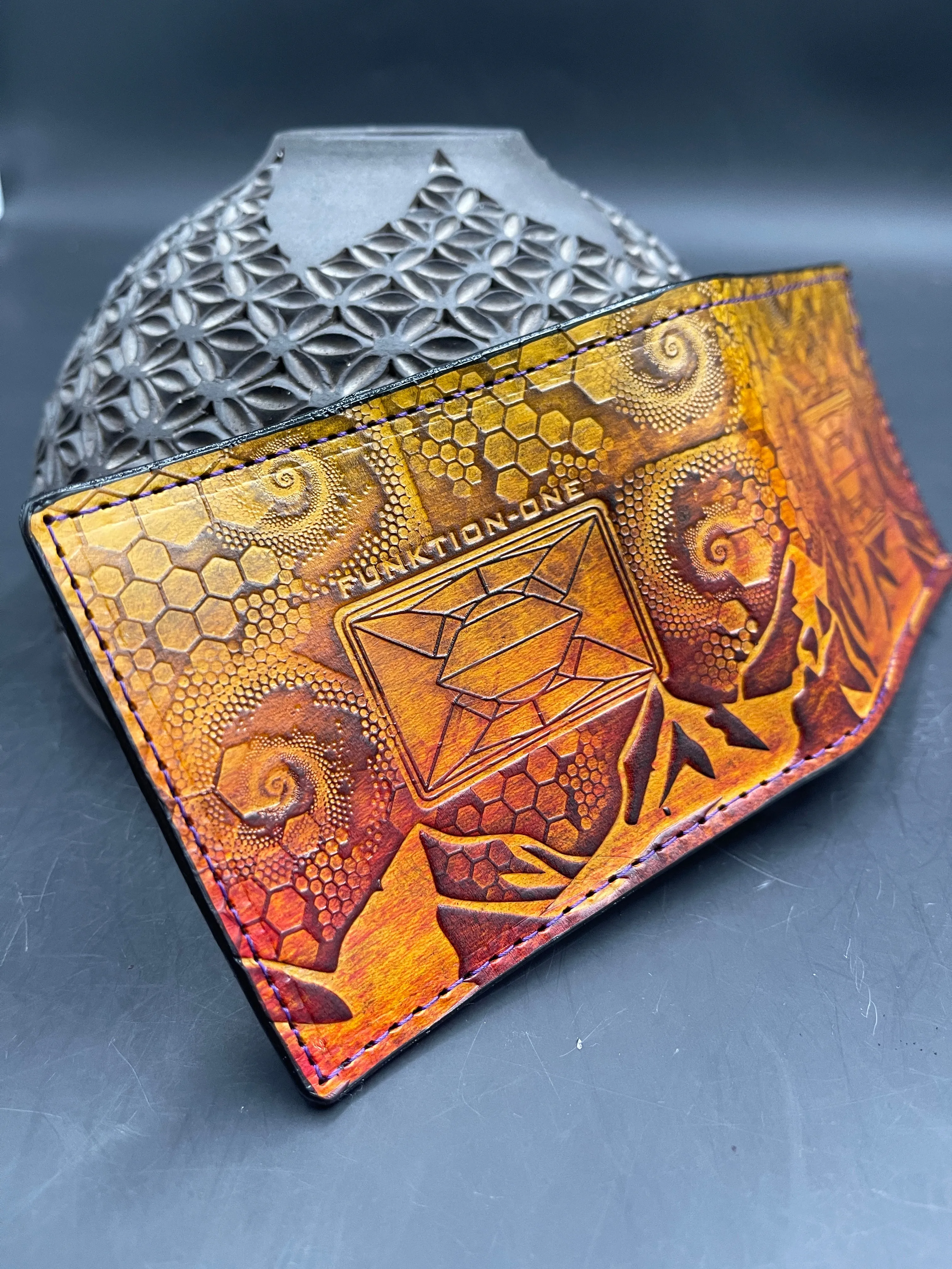 Stamped Leather Bifold Wallet - Funktions