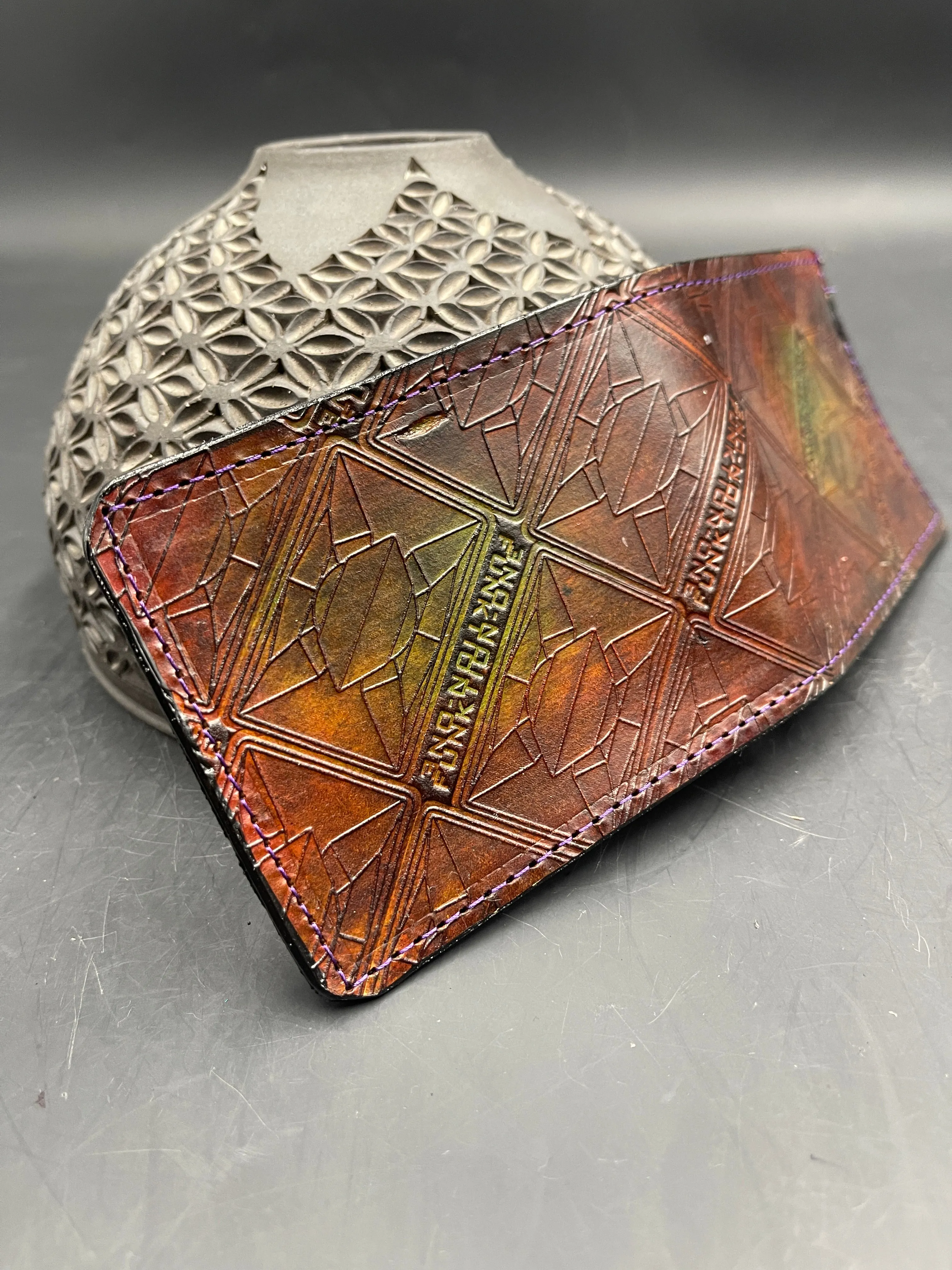 Stamped Leather Bifold Wallet - Funktions