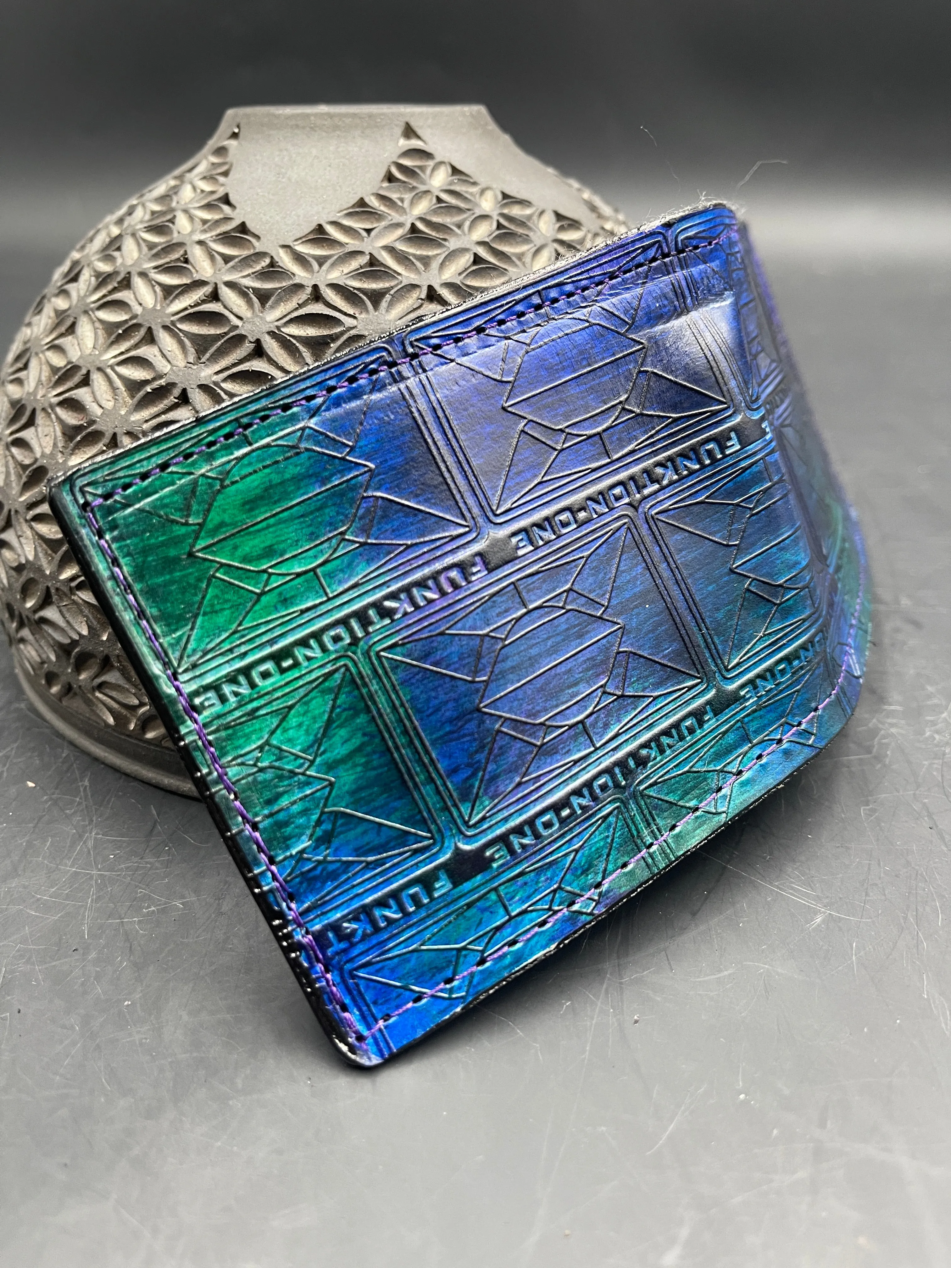 Stamped Leather Bifold Wallet - Funktions