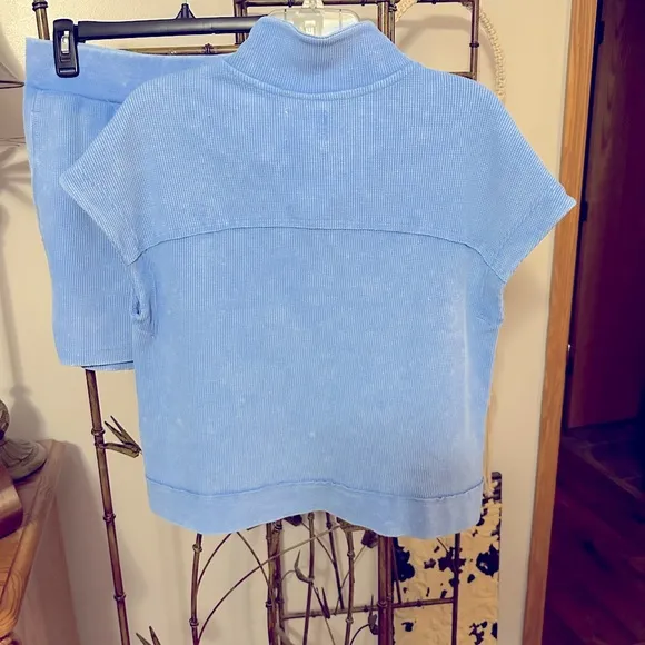 Sunnyside by Sundry (Anthro brand) 2 piece knit waffle short/top set. NWT Size M