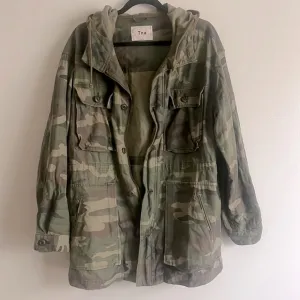 Tna camo utility hooded jacket